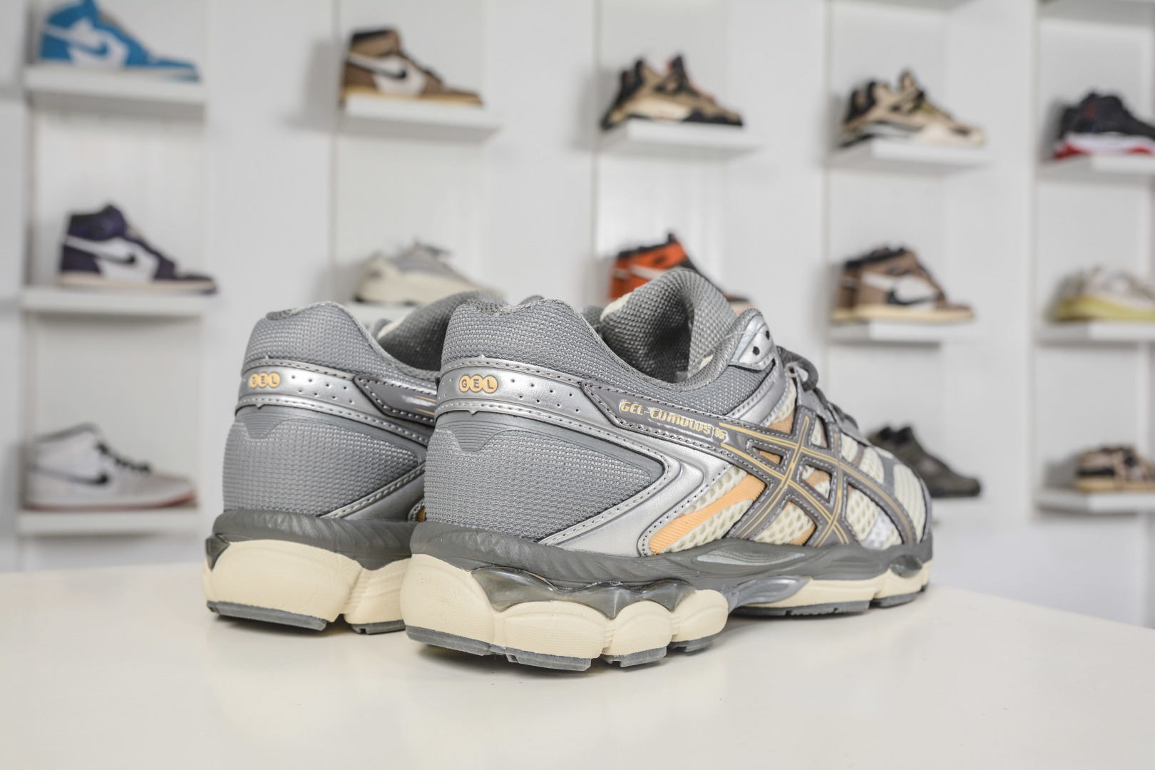 Asics Gel-Cumulus 16 亚瑟士复古透气休闲缓震耐磨跑步鞋 1203A733-101 Asics Gel-Cumulus 16 亚瑟士复古透气休闲缓震耐磨跑步鞋 1203A733-101