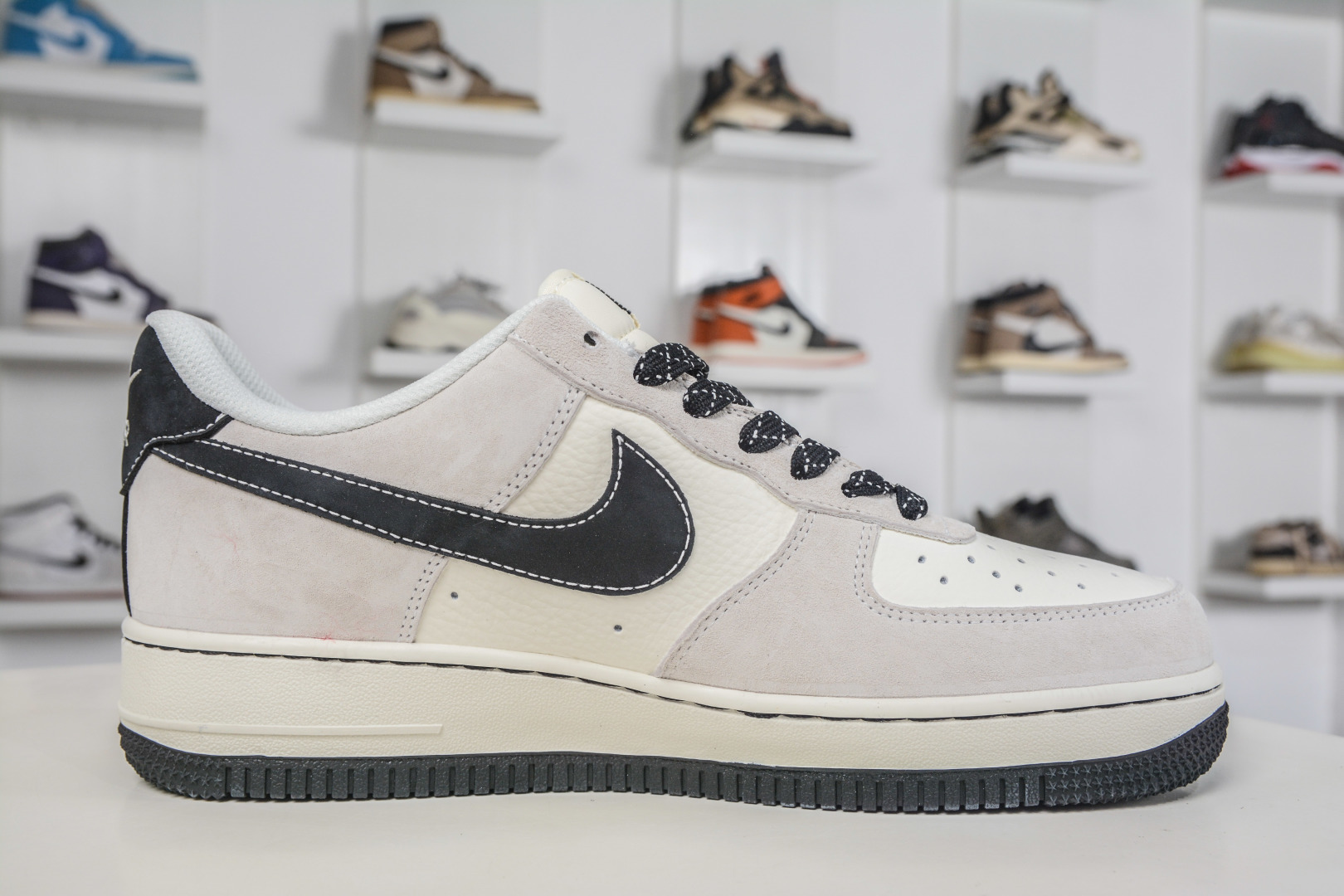 The North Face x NIke Air Force 1 北面联名-米灰黑 CS5288-096 The North Face x NIke Air Force 1 北面联名-米灰黑 CS5288-096