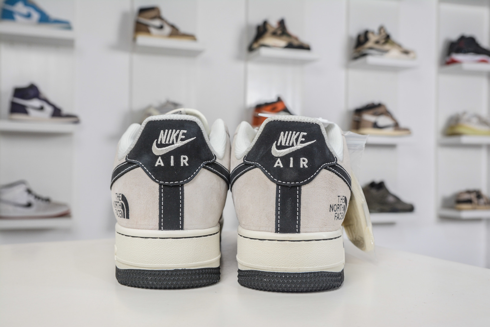 The North Face x NIke Air Force 1 北面联名-米灰黑 CS5288-096 The North Face x NIke Air Force 1 北面联名-米灰黑 CS5288-096