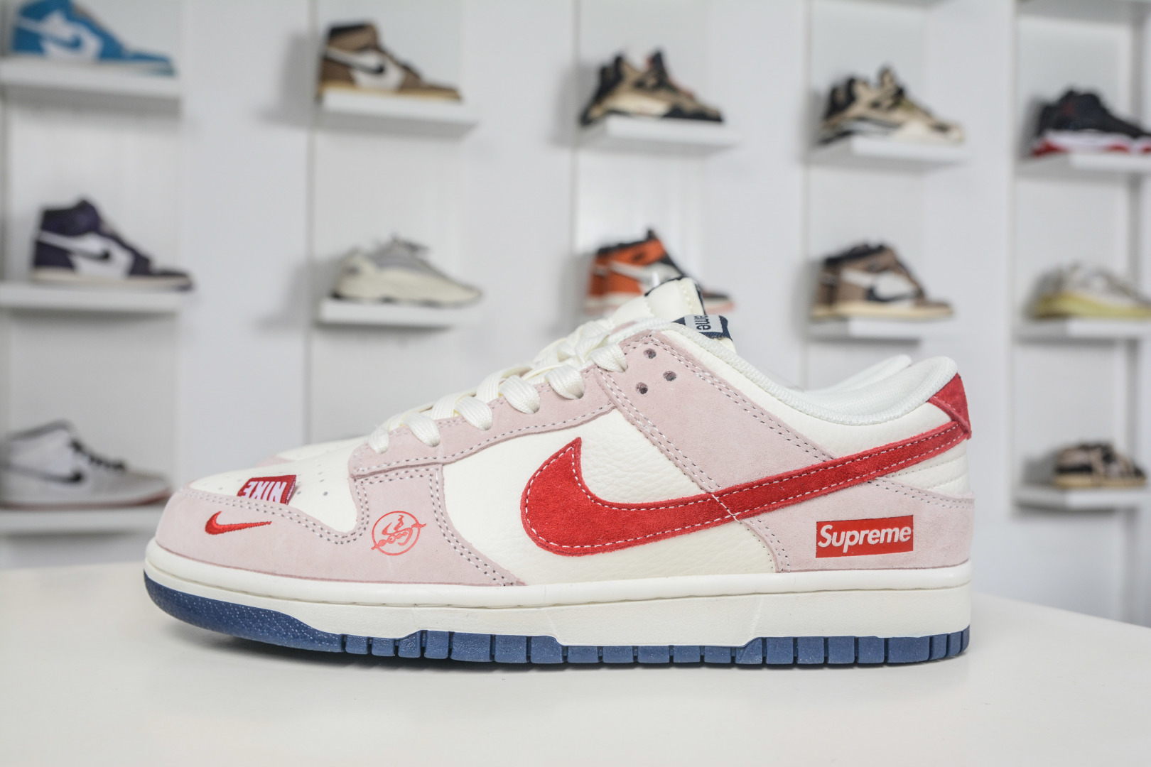 Nike SB Dunk Low x Superme SUP联名-米白红粉 XZ5899-112 Nike SB Dunk Low x Superme SUP联名-米白红粉 XZ5899-112