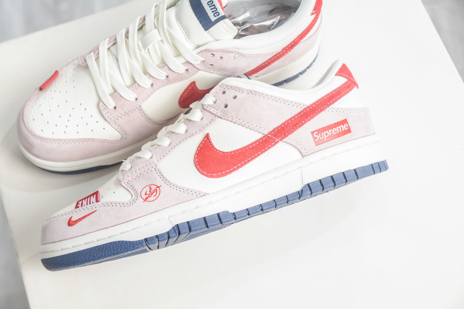 Nike SB Dunk Low x Superme SUP联名-米白红粉 XZ5899-112 Nike SB Dunk Low x Superme SUP联名-米白红粉 XZ5899-112