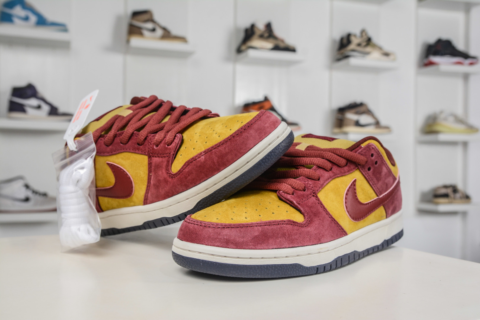 Nike Dunk SB LOW PRO 红黄 HQ1625-600 Nike Dunk SB LOW PRO 红黄 HQ1625-600