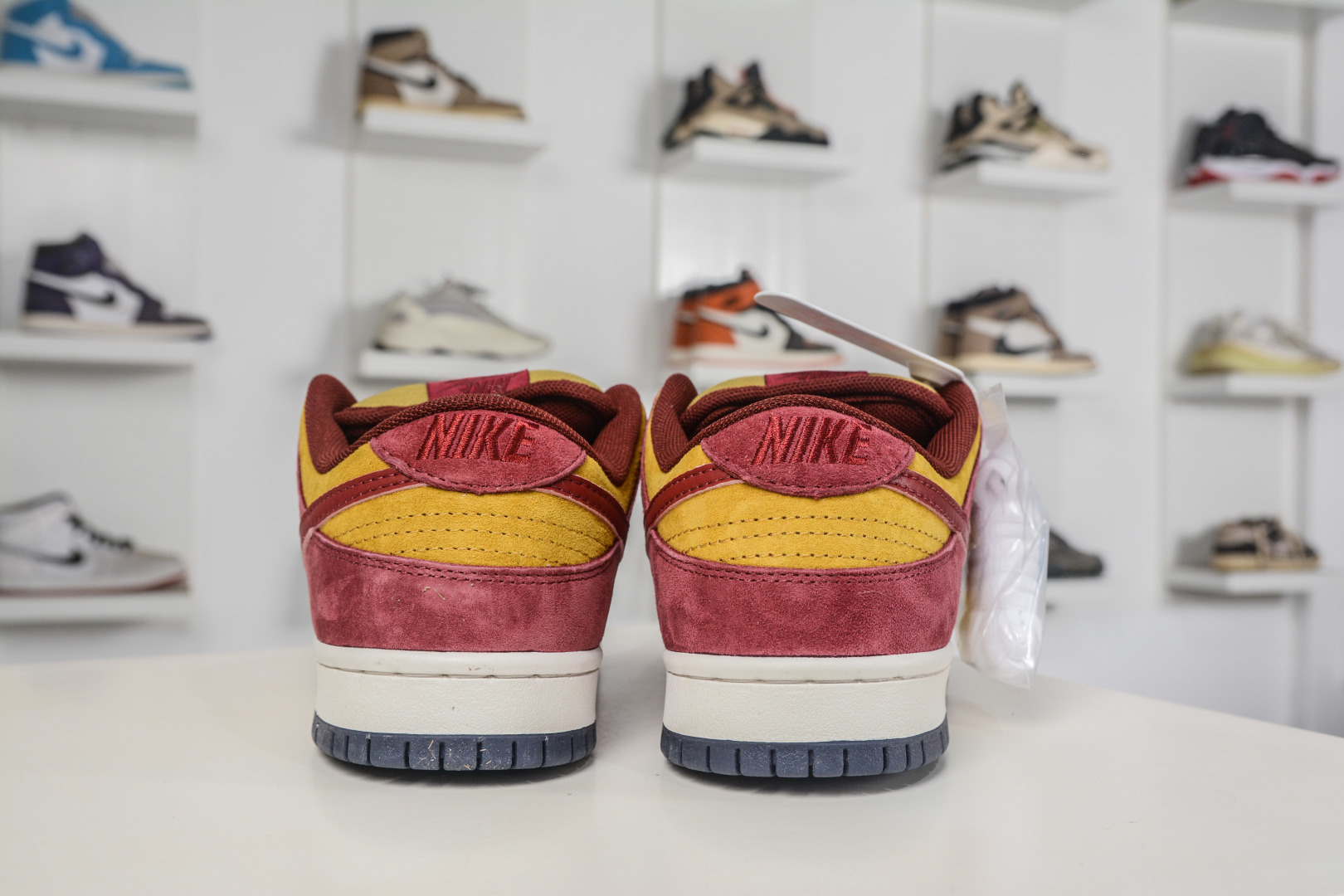 Nike Dunk SB LOW PRO 红黄 HQ1625-600 Nike Dunk SB LOW PRO 红黄 HQ1625-600