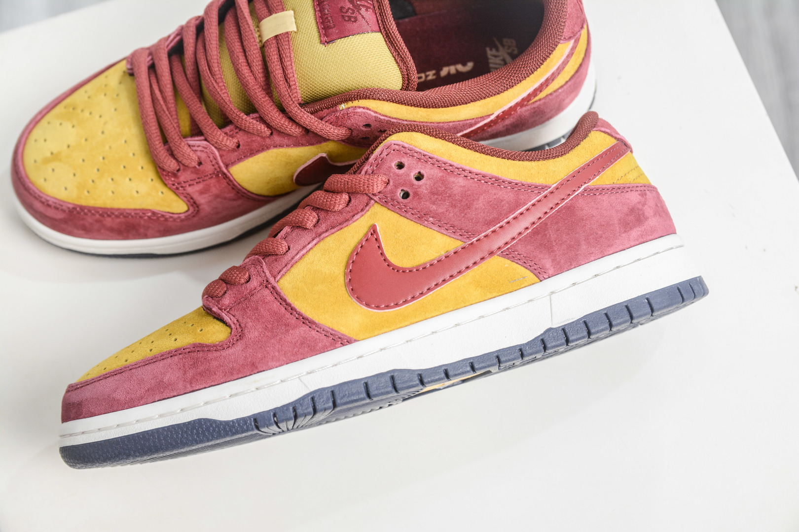 Nike Dunk SB LOW PRO 红黄 HQ1625-600 Nike Dunk SB LOW PRO 红黄 HQ1625-600