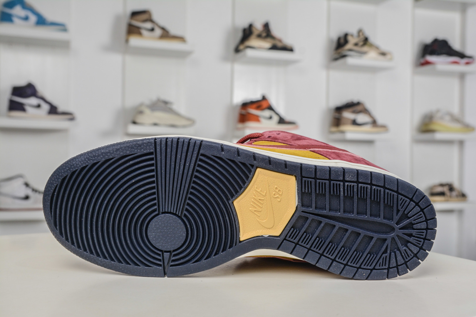 Nike Dunk SB LOW PRO 红黄 HQ1625-600 Nike Dunk SB LOW PRO 红黄 HQ1625-600