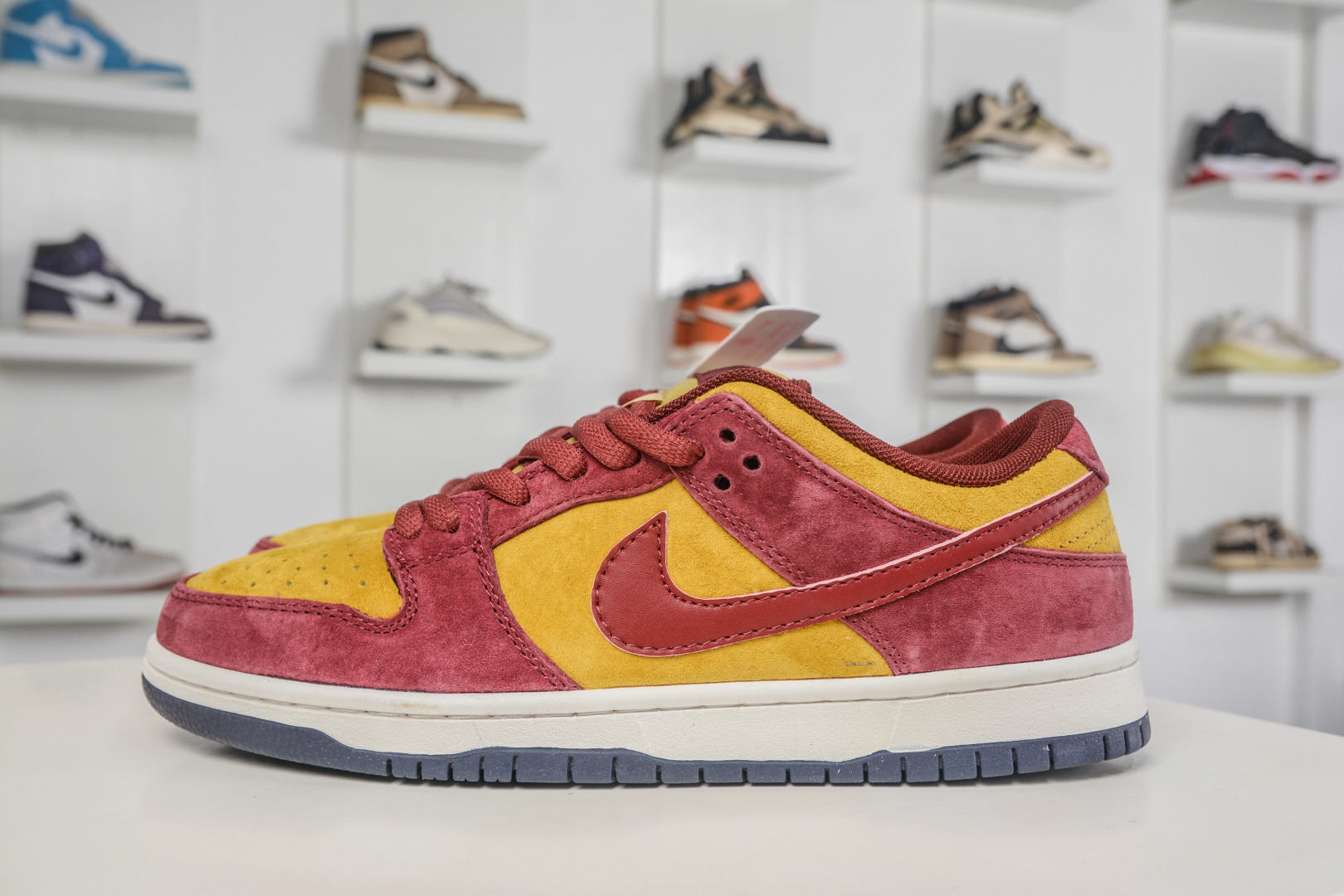 Nike Dunk SB LOW PRO 红黄 HQ1625-600 Nike Dunk SB LOW PRO 红黄 HQ1625-600