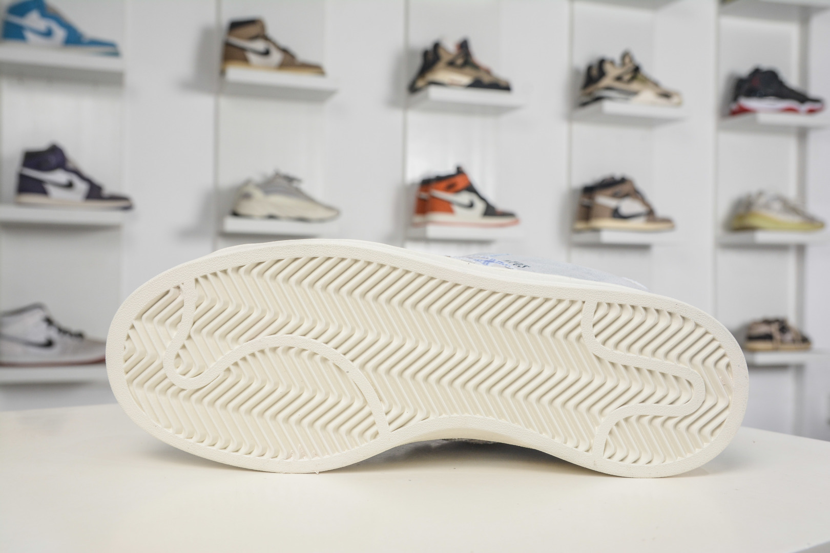 Adidas Originals Campus 00s 百搭单品学院系列面包风经典复古低帮百搭休闲运动板鞋 JK4301 Adidas Originals Campus 00s 百搭单品学院系列面包风经典复古低帮百搭休闲运动板鞋 JK4301