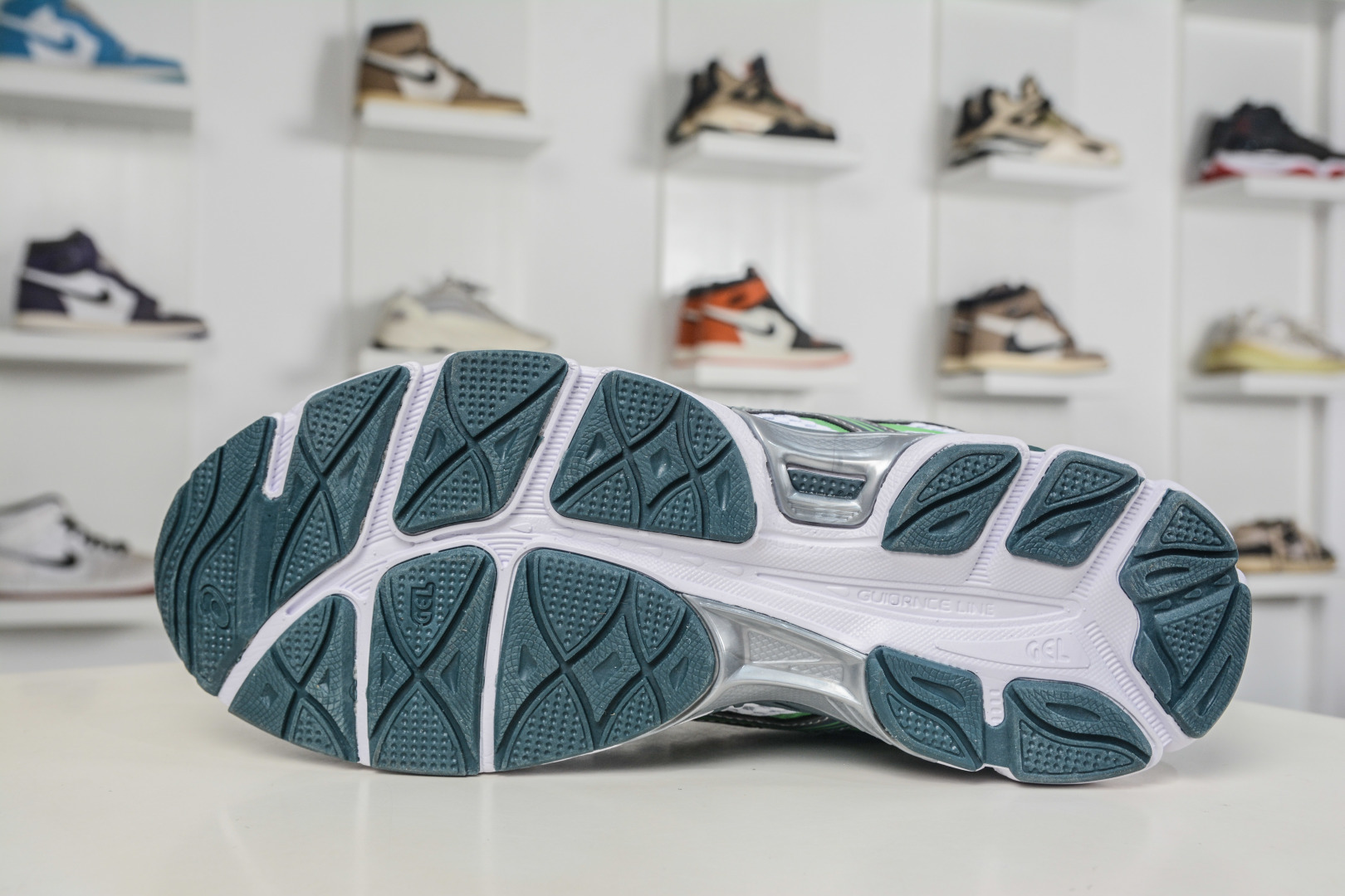 Asics Gel-Cumulus 16 亚瑟士复古透气休闲缓震耐磨跑步鞋 1203A763-020 Asics Gel-Cumulus 16 亚瑟士复古透气休闲缓震耐磨跑步鞋 1203A763-020
