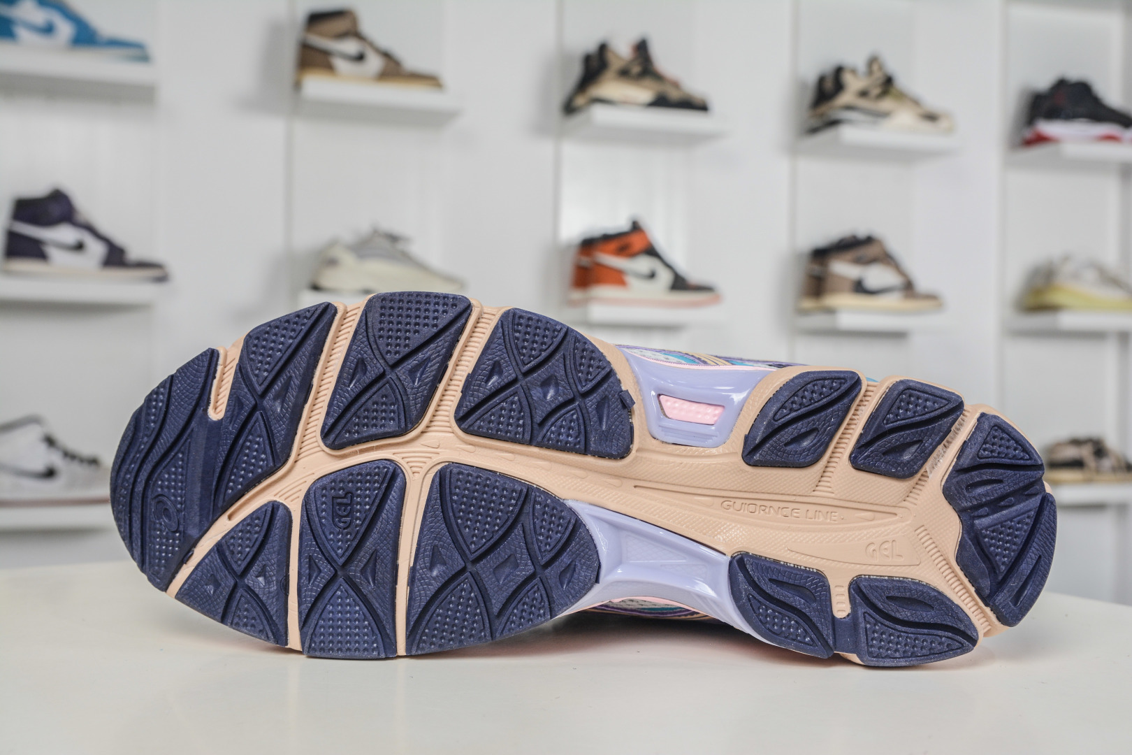 Asics Gel-Cumulus 16 亚瑟士复古透气休闲缓震耐磨跑步鞋 1203A733-100 Asics Gel-Cumulus 16 亚瑟士复古透气休闲缓震耐磨跑步鞋 1203A733-100