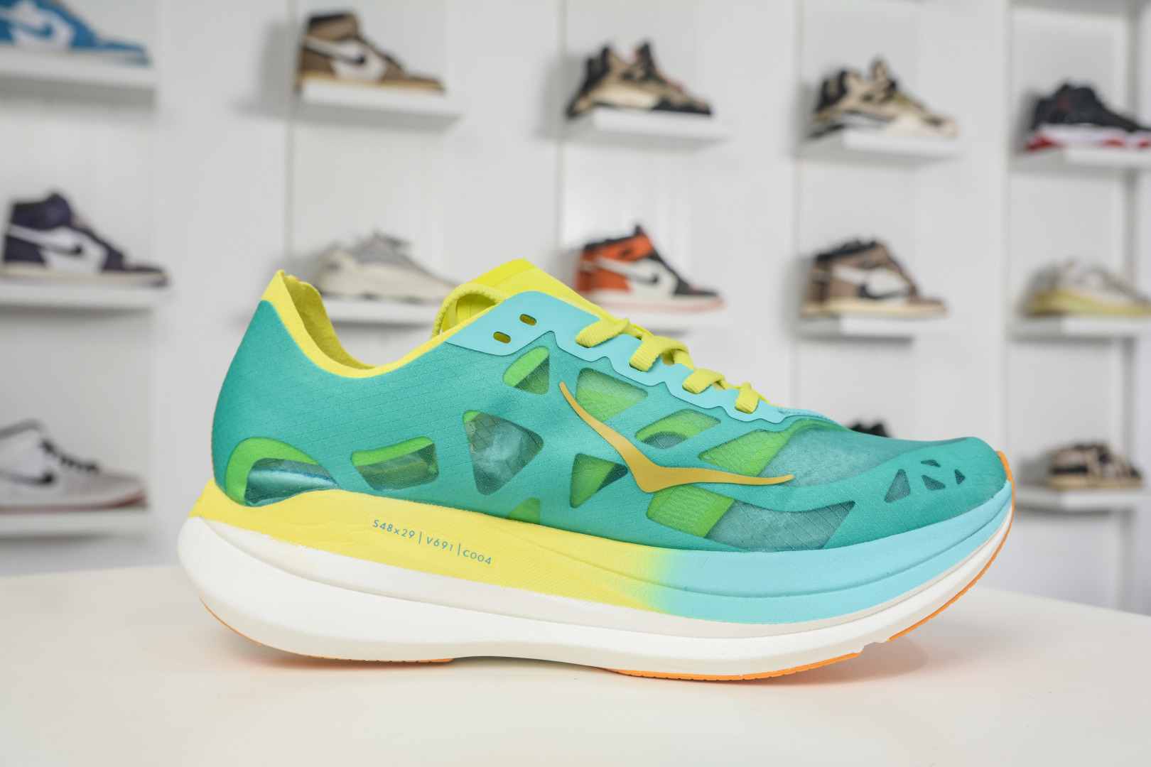 170 X版 HOKA ONE ONE Rocket X 2 火箭系列 半透明蝉翼网眼透气跑步鞋 竞速跑鞋 1127927/CEPR-Chinese UA Cheap High Quatity Brand Clothes Bags handbags Sneakers wholesale wholesaler seller from China Factory suppliers Fashion Clothing Shoes best Quality Beautiful Price 170 X版 HOKA ONE ONE Rocket X 2 火箭系列 半透明蝉翼网眼透气跑步鞋 竞速跑鞋 1127927/CEPR