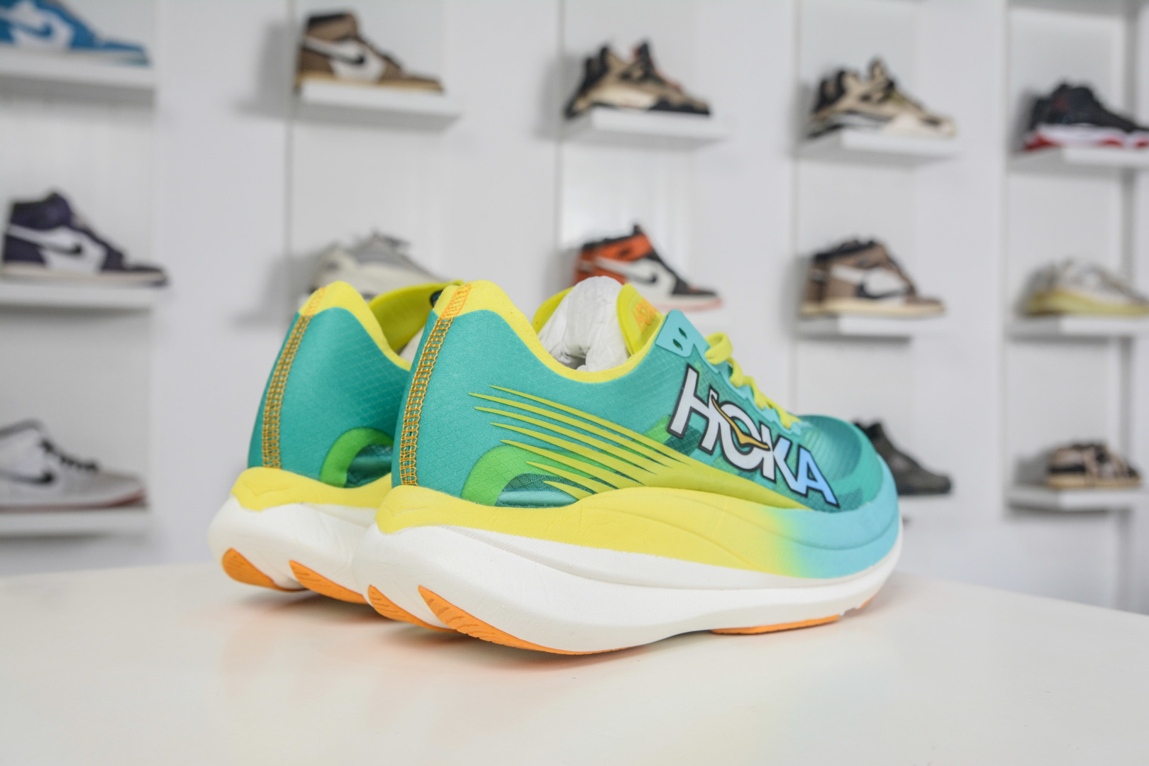 170 X版 HOKA ONE ONE Rocket X 2 火箭系列 半透明蝉翼网眼透气跑步鞋 竞速跑鞋 1127927/CEPR-Chinese UA Cheap High Quatity Brand Clothes Bags handbags Sneakers wholesale wholesaler seller from China Factory suppliers Fashion Clothing Shoes best Quality Beautiful Price 170 X版 HOKA ONE ONE Rocket X 2 火箭系列 半透明蝉翼网眼透气跑步鞋 竞速跑鞋 1127927/CEPR