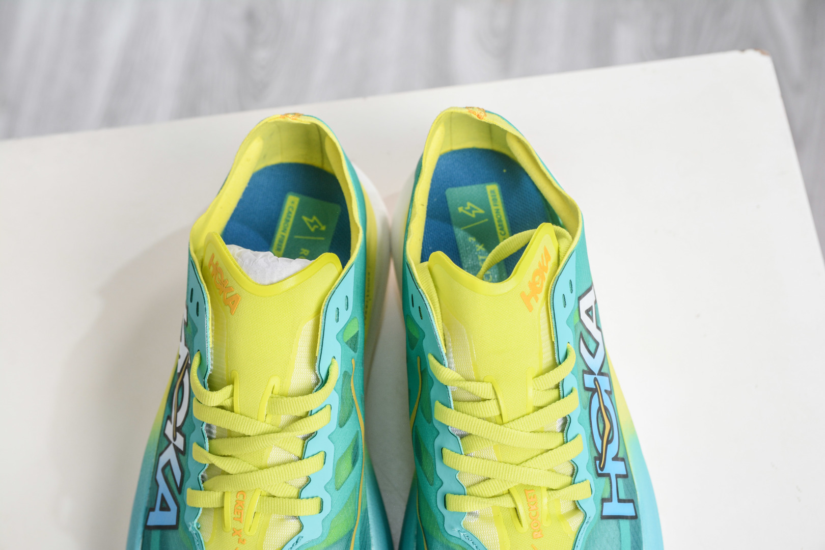 170 X版 HOKA ONE ONE Rocket X 2 火箭系列 半透明蝉翼网眼透气跑步鞋 竞速跑鞋 1127927/CEPR-Chinese UA Cheap High Quatity Brand Clothes Bags handbags Sneakers wholesale wholesaler seller from China Factory suppliers Fashion Clothing Shoes best Quality Beautiful Price 170 X版 HOKA ONE ONE Rocket X 2 火箭系列 半透明蝉翼网眼透气跑步鞋 竞速跑鞋 1127927/CEPR