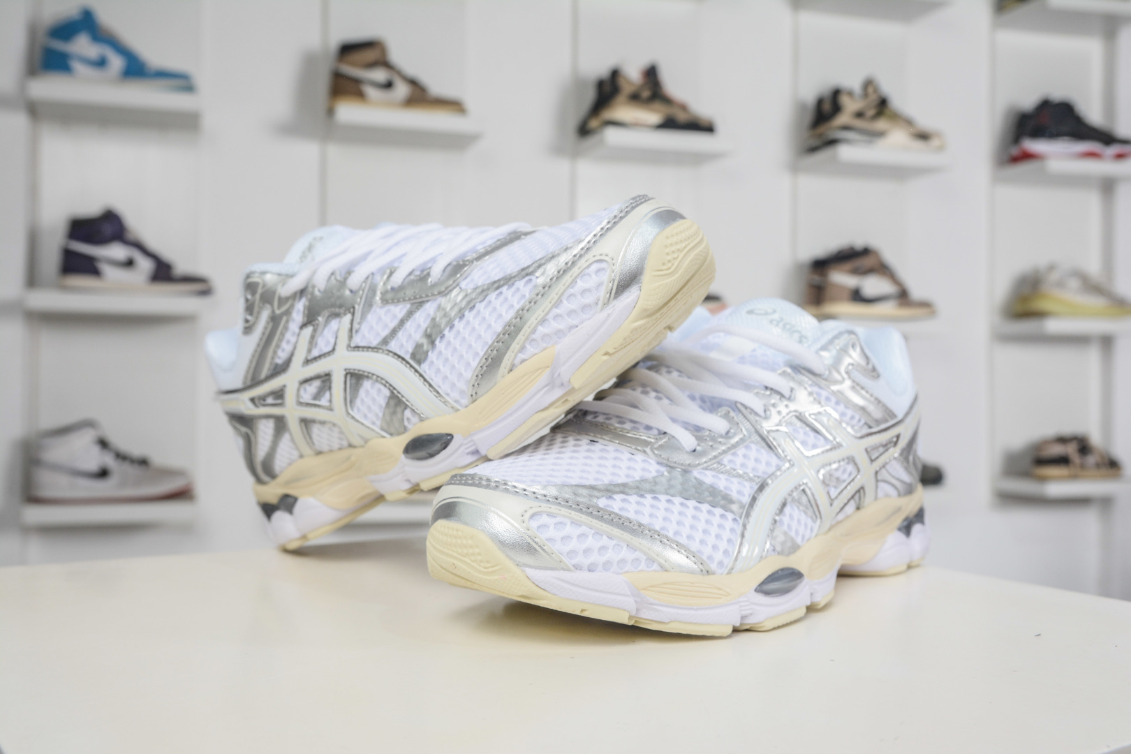 Asics Gel-Cumulus 16 亚瑟士复古透气休闲缓震耐磨跑步鞋 1203A733-102