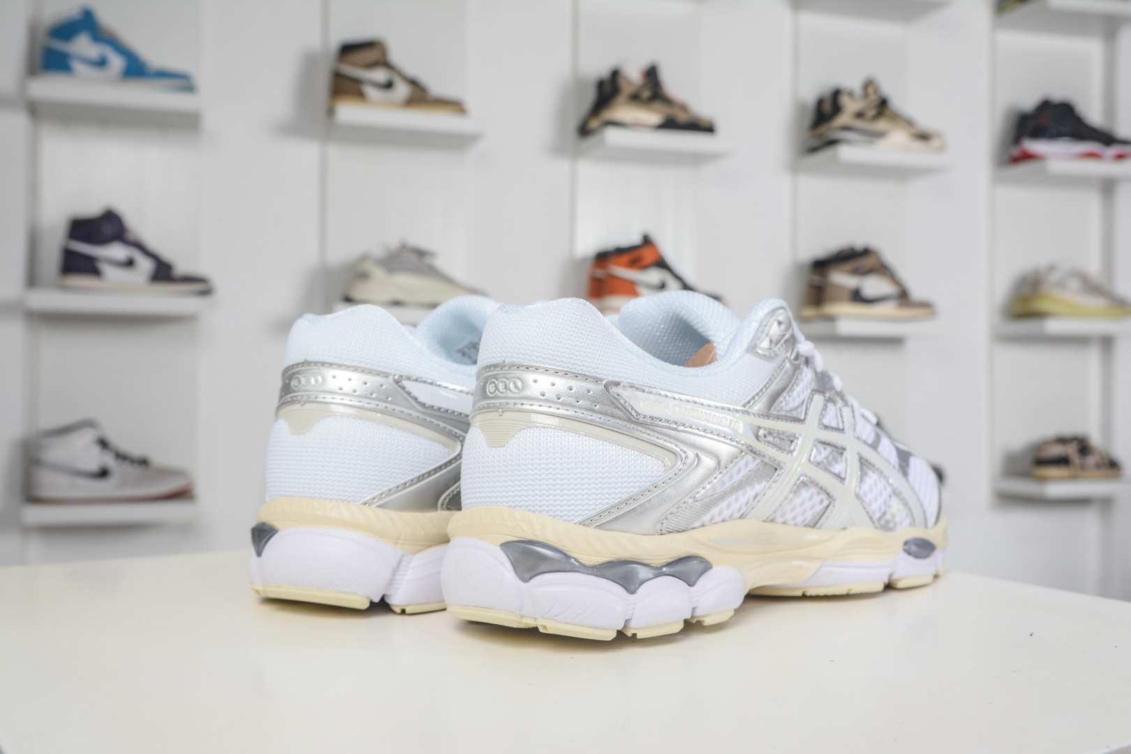 Asics Gel-Cumulus 16 亚瑟士复古透气休闲缓震耐磨跑步鞋 1203A733-102