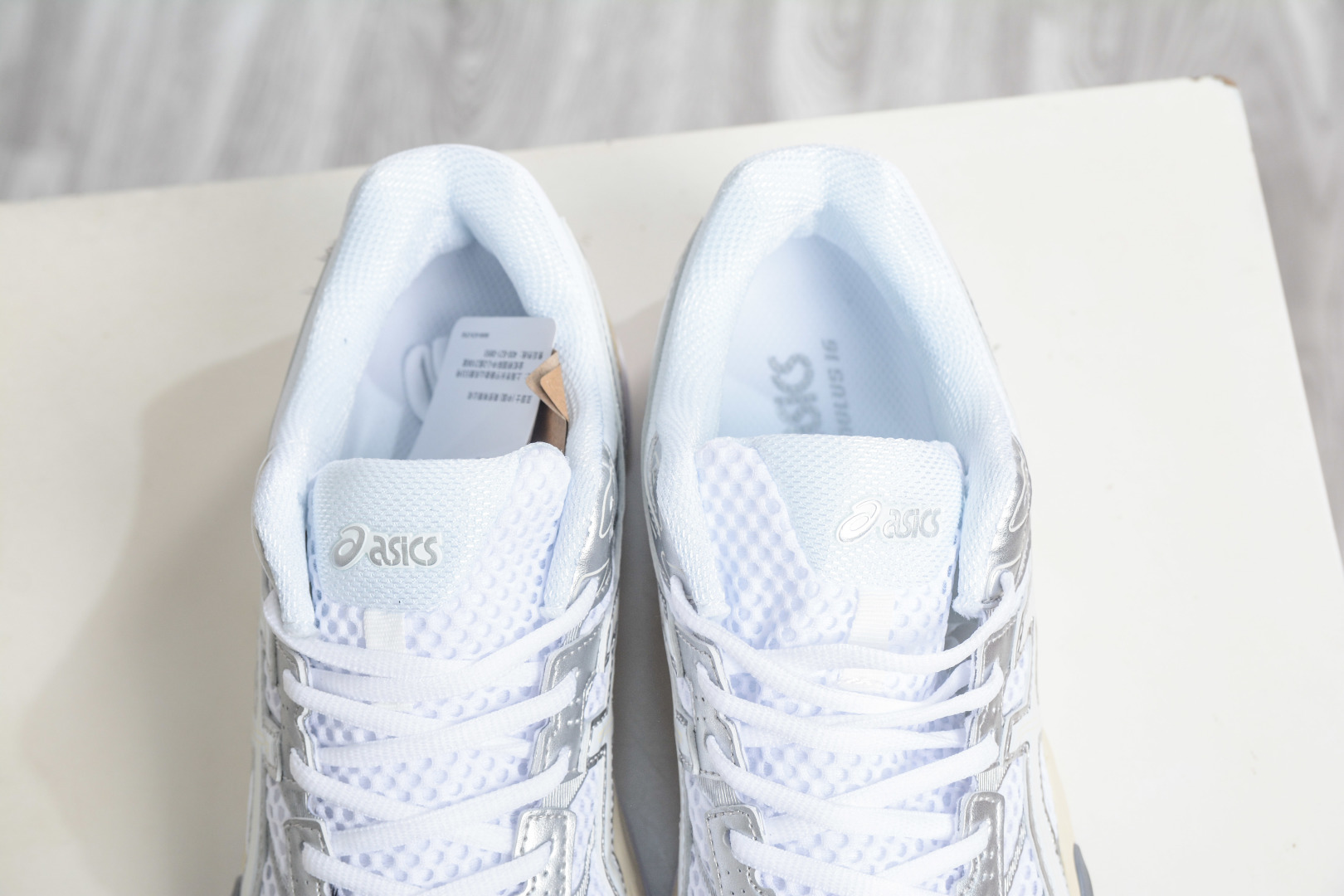 Asics Gel-Cumulus 16 亚瑟士复古透气休闲缓震耐磨跑步鞋 1203A733-102