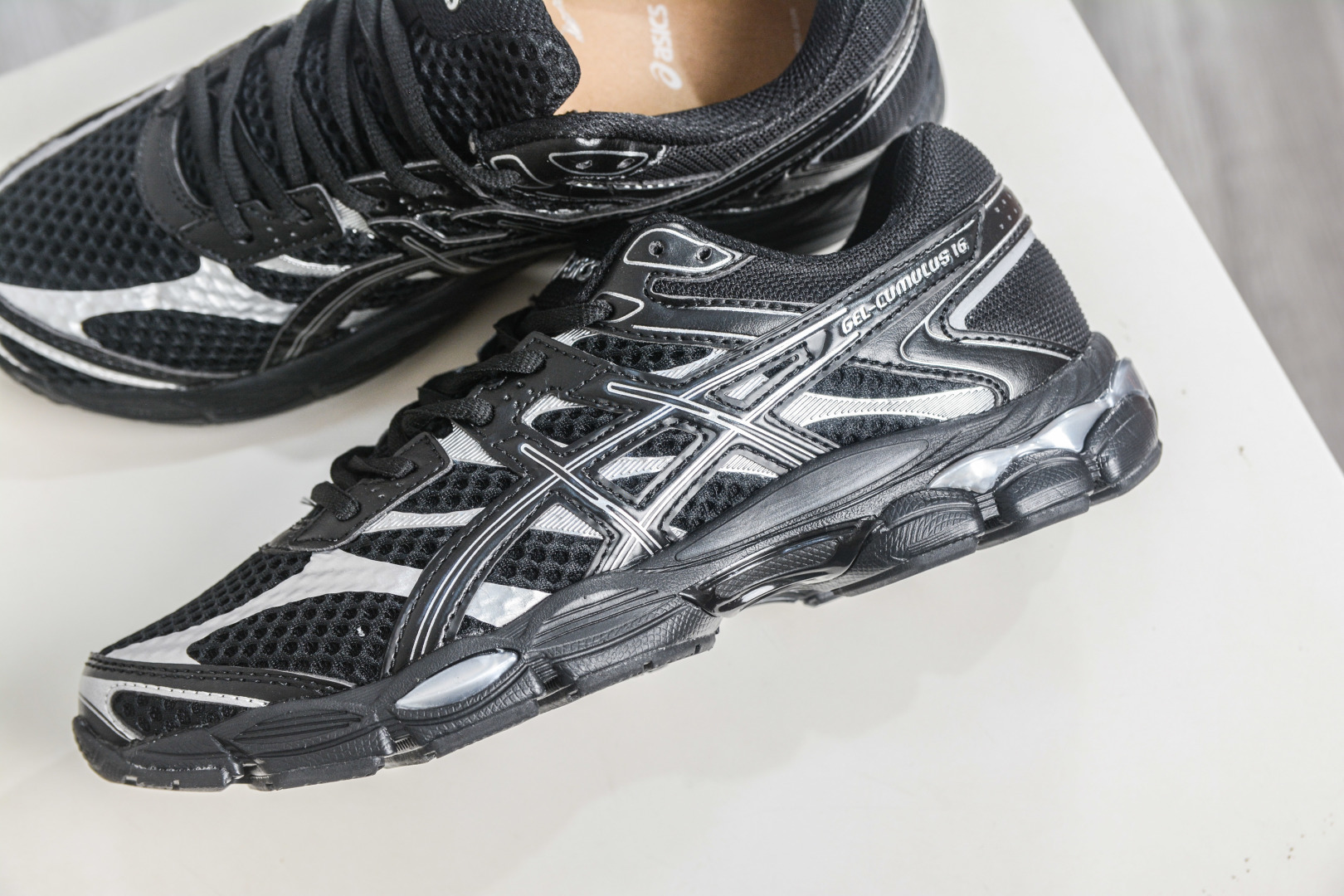 Asics Gel-Cumulus 16 亚瑟士复古透气休闲缓震耐磨跑步鞋 1203A733-002