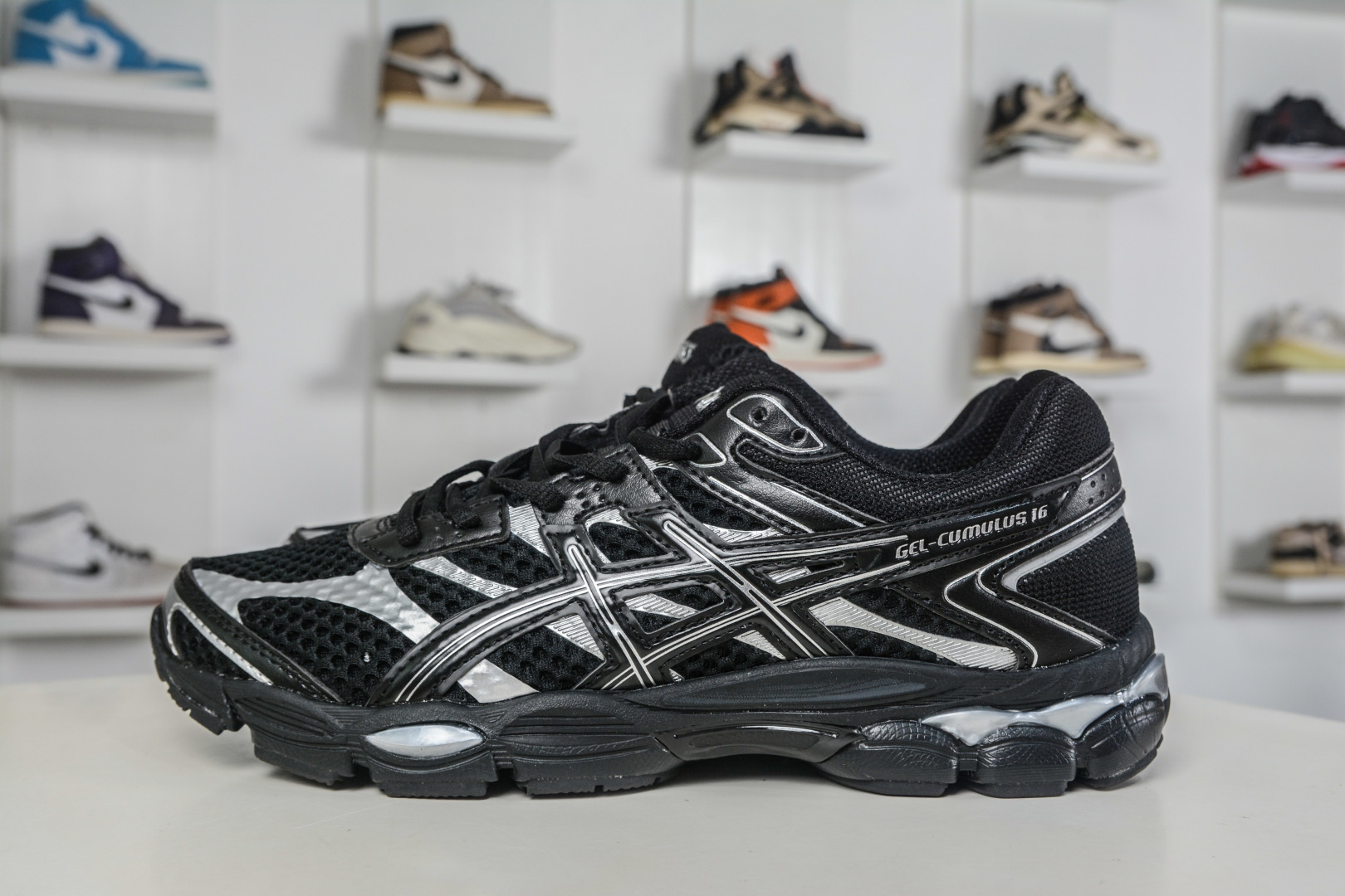 Asics Gel-Cumulus 16 亚瑟士复古透气休闲缓震耐磨跑步鞋 1203A733-002