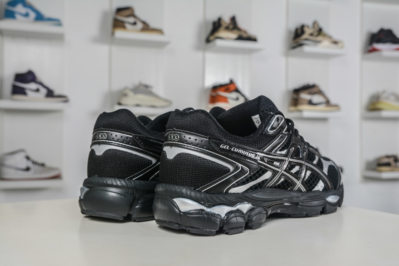 Asics Gel-Cumulus 16 亚瑟士复古透气休闲缓震耐磨跑步鞋 1203A733-002
