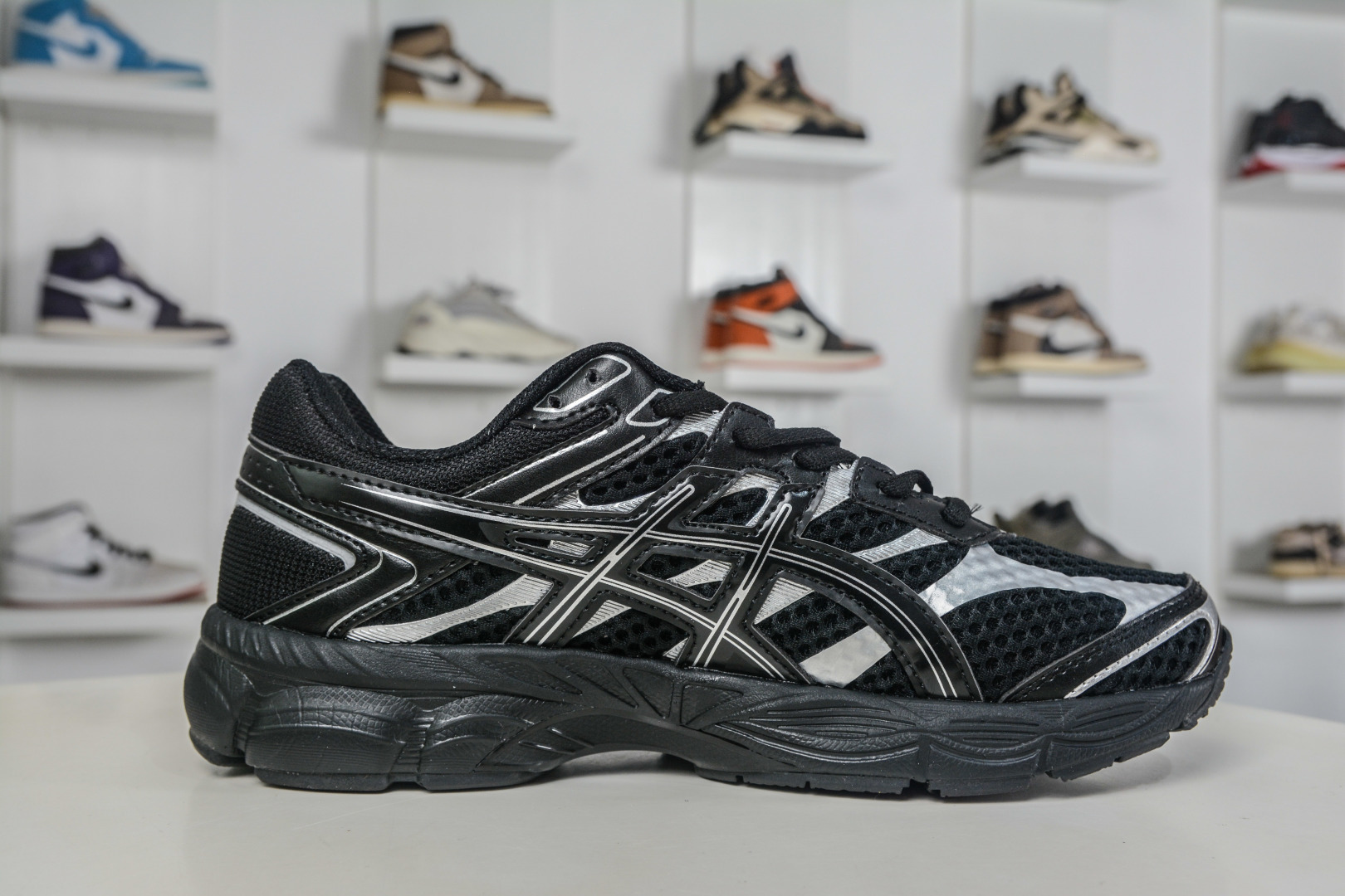 Asics Gel-Cumulus 16 亚瑟士复古透气休闲缓震耐磨跑步鞋 1203A733-002