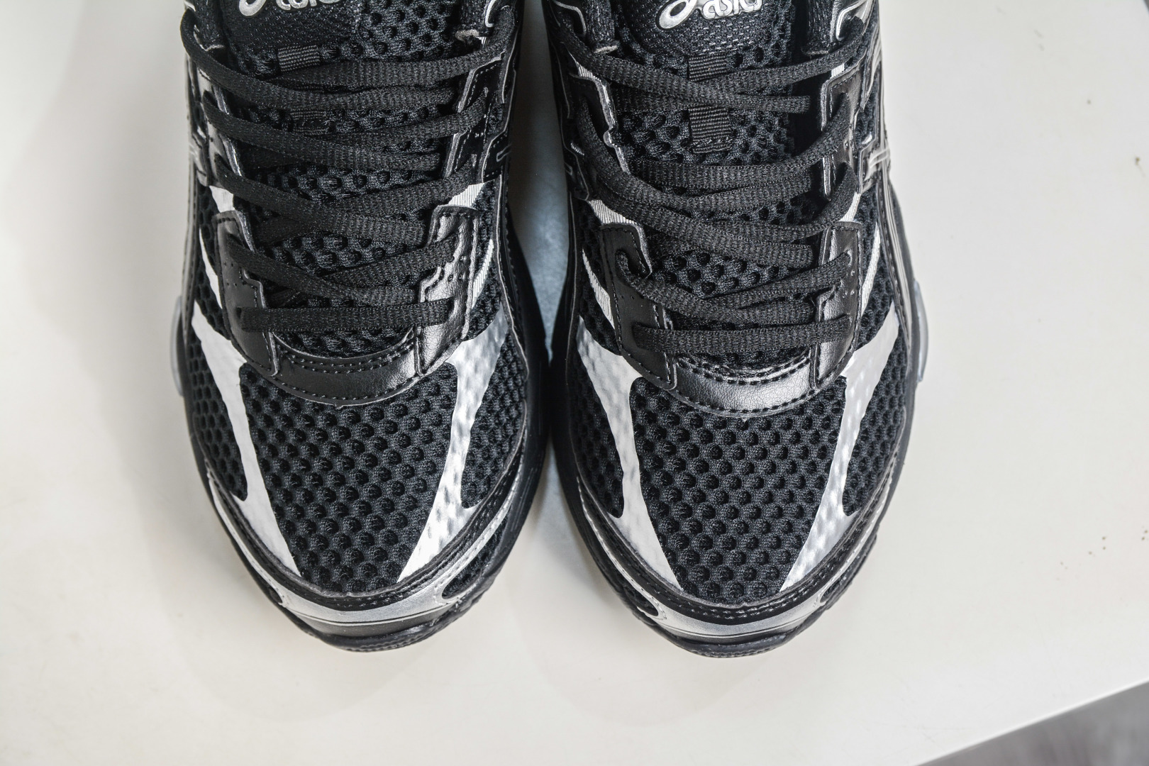 Asics Gel-Cumulus 16 亚瑟士复古透气休闲缓震耐磨跑步鞋 1203A733-002