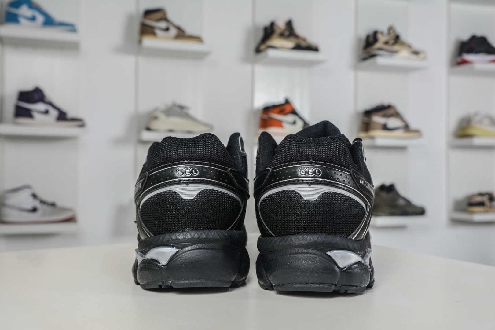 Asics Gel-Cumulus 16 亚瑟士复古透气休闲缓震耐磨跑步鞋 1203A733-002