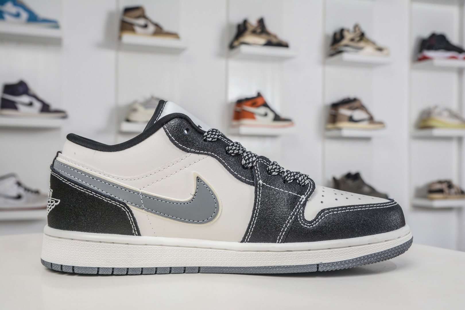 Air Jordan 1 Retro Low x Stussy 斯图西联名-黑白 QL1988-008