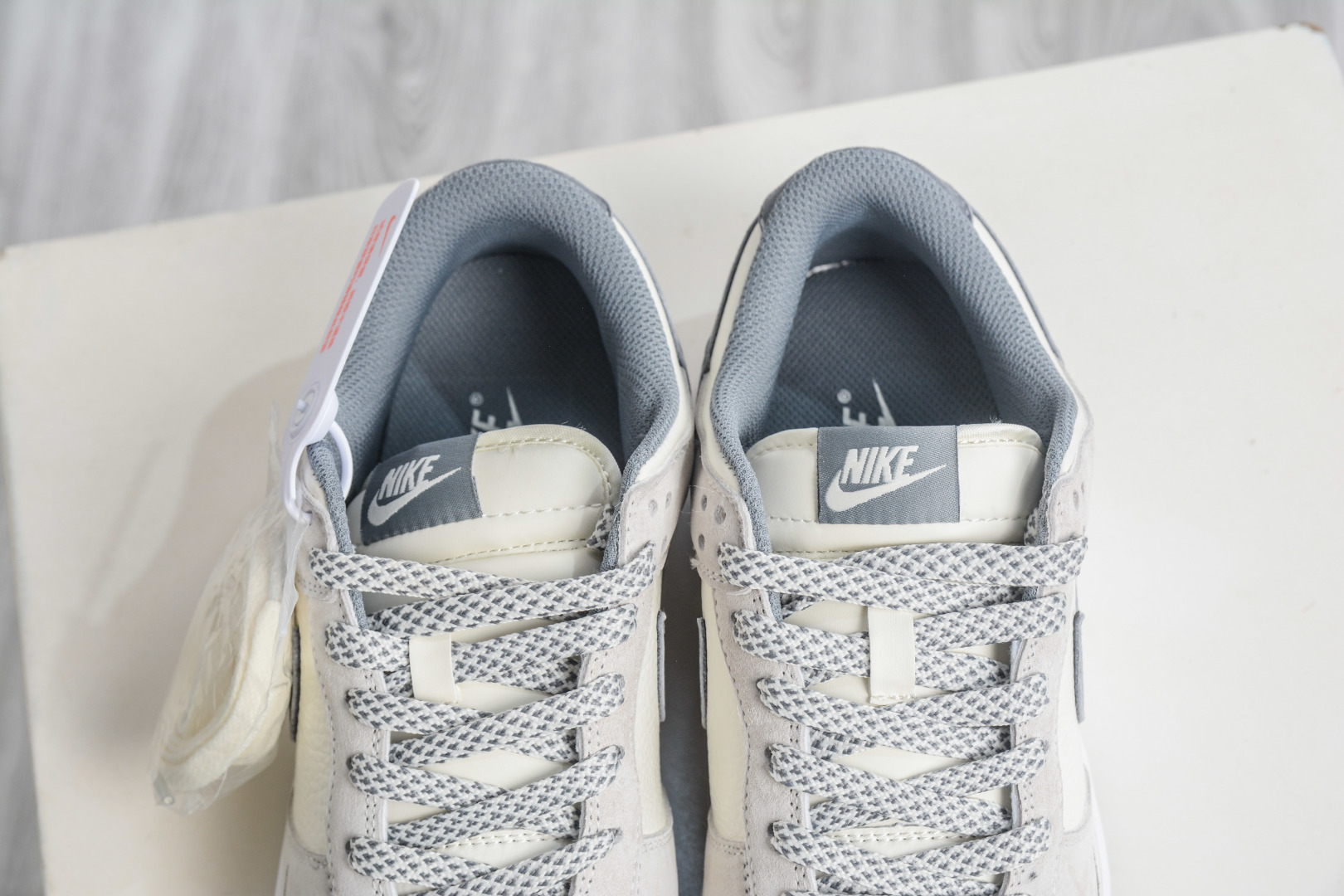 Nike SB Dunk Low x NIKE 耐克联名-灰白 CS1688-139 Nike SB Dunk Low x NIKE 耐克联名-灰白 CS1688-139