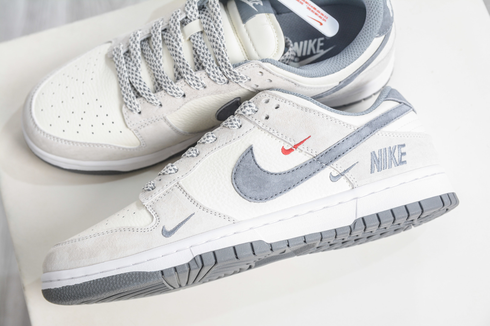 Nike SB Dunk Low x NIKE 耐克联名-灰白 CS1688-139 Nike SB Dunk Low x NIKE 耐克联名-灰白 CS1688-139