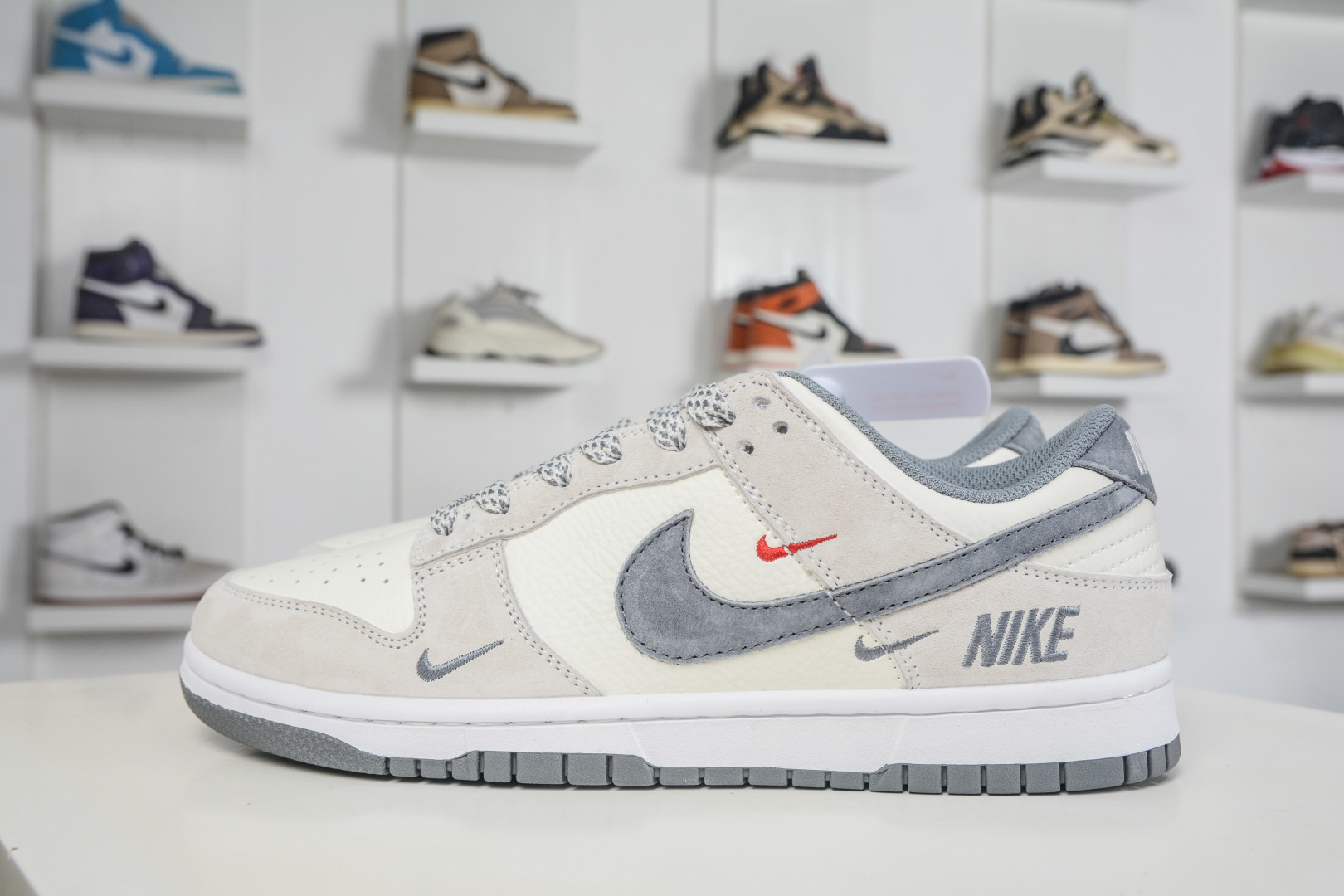 Nike SB Dunk Low x NIKE 耐克联名-灰白 CS1688-139 Nike SB Dunk Low x NIKE 耐克联名-灰白 CS1688-139