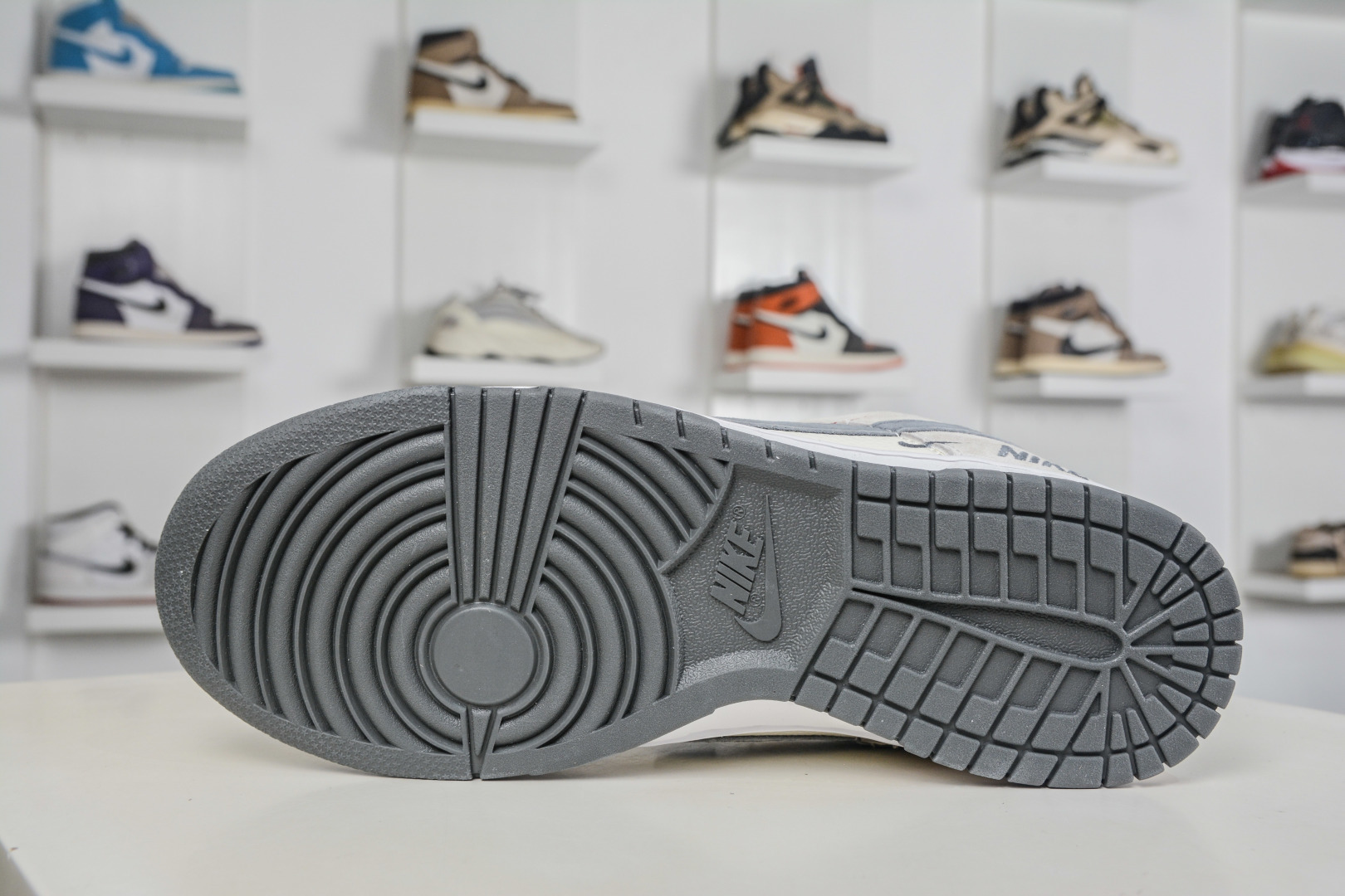 Nike SB Dunk Low x NIKE 耐克联名-灰白 CS1688-139 Nike SB Dunk Low x NIKE 耐克联名-灰白 CS1688-139