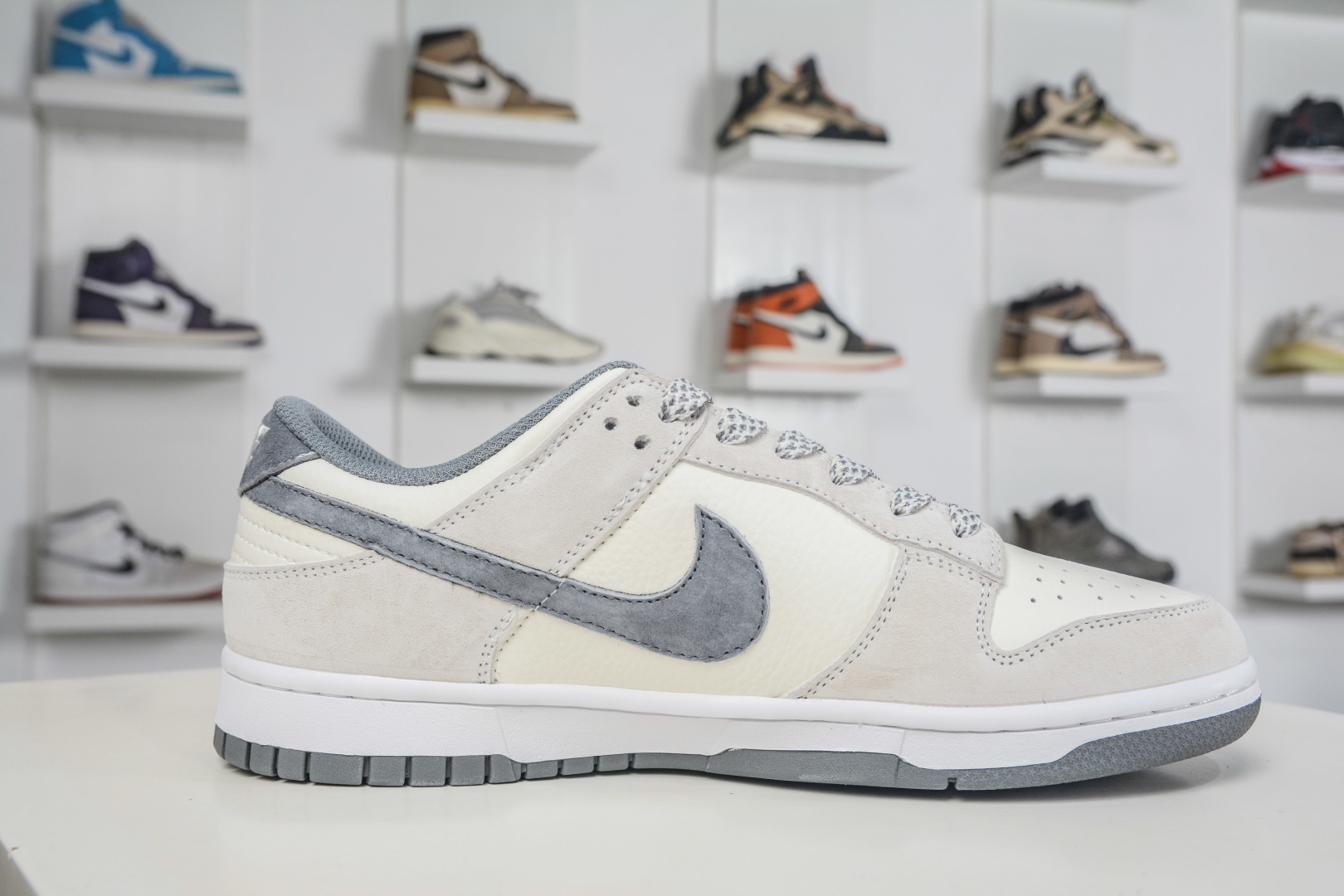 Nike SB Dunk Low x NIKE 耐克联名-灰白 CS1688-139 Nike SB Dunk Low x NIKE 耐克联名-灰白 CS1688-139