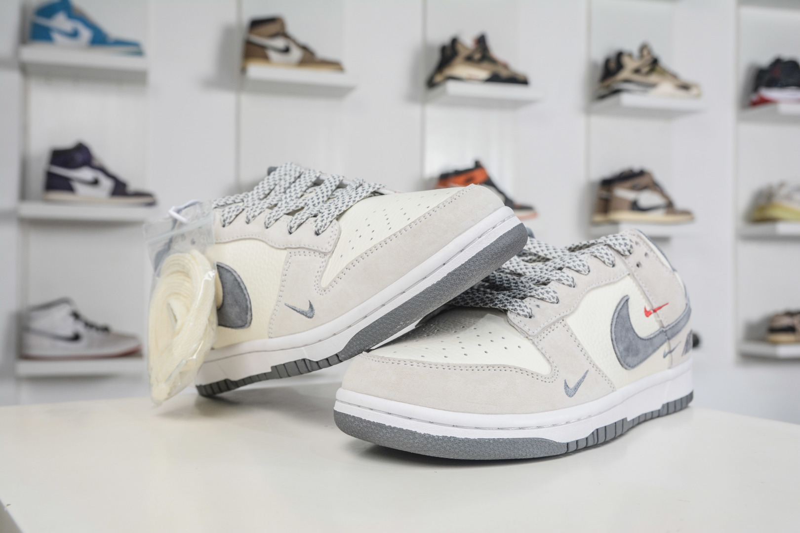 Nike SB Dunk Low x NIKE 耐克联名-灰白 CS1688-139 Nike SB Dunk Low x NIKE 耐克联名-灰白 CS1688-139