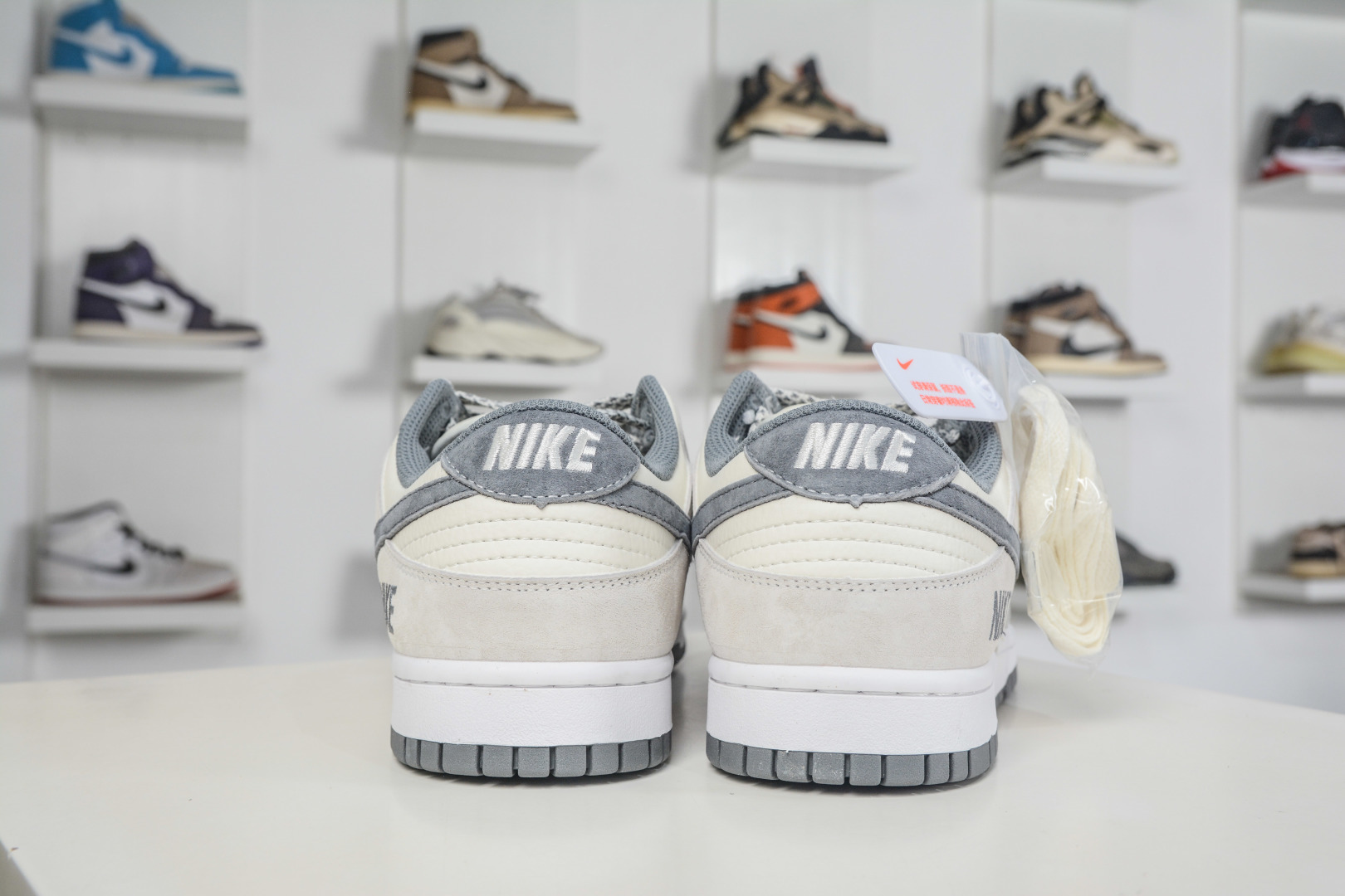 Nike SB Dunk Low x NIKE 耐克联名-灰白 CS1688-139 Nike SB Dunk Low x NIKE 耐克联名-灰白 CS1688-139