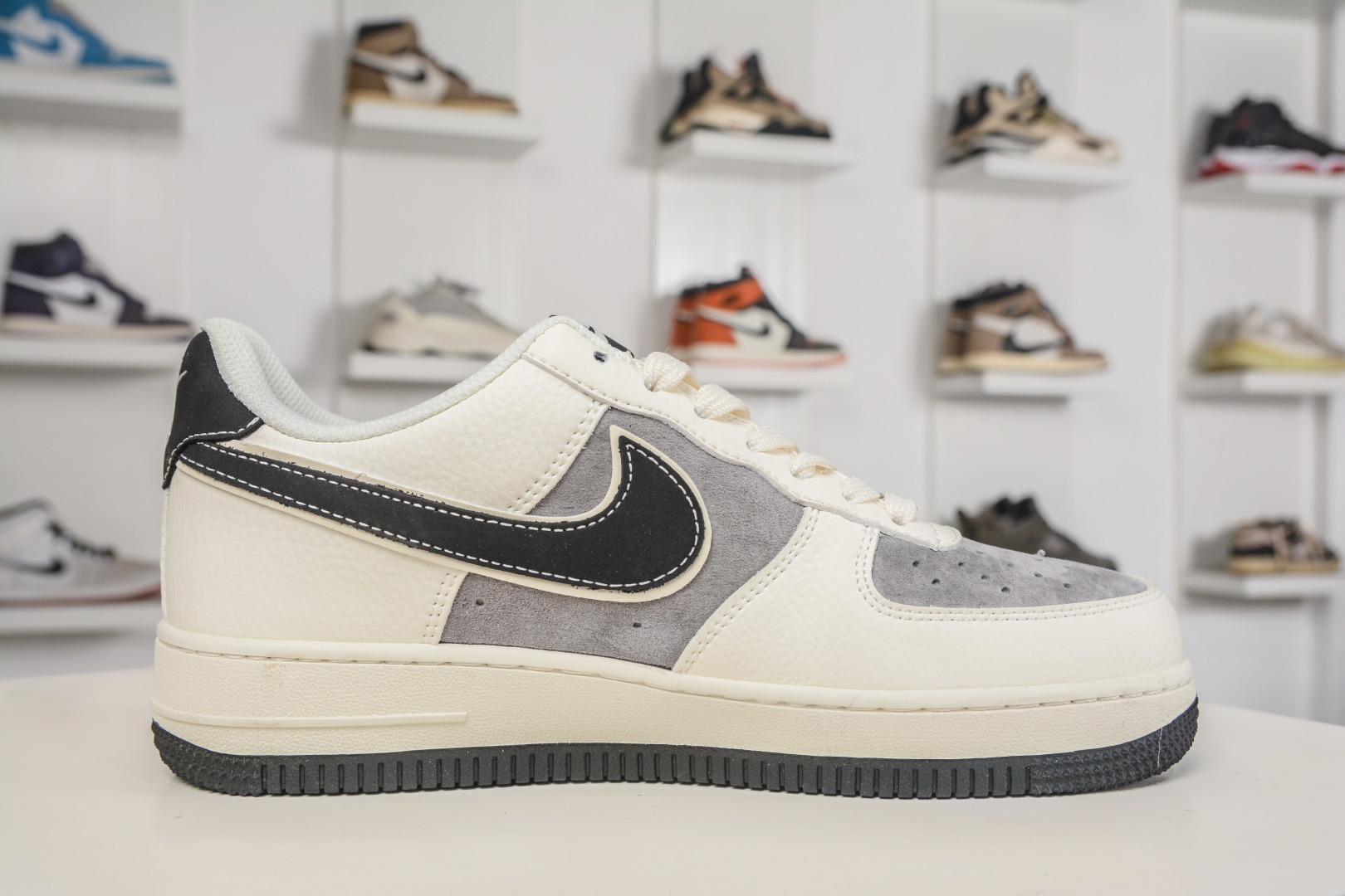 Nike Air Force 1 Low 07 x Louis Vuitton LV联名-白灰黑 KG6699-F33 Nike Air Force 1 Low 07 x Louis Vuitton LV联名-白灰黑 KG6699-F33