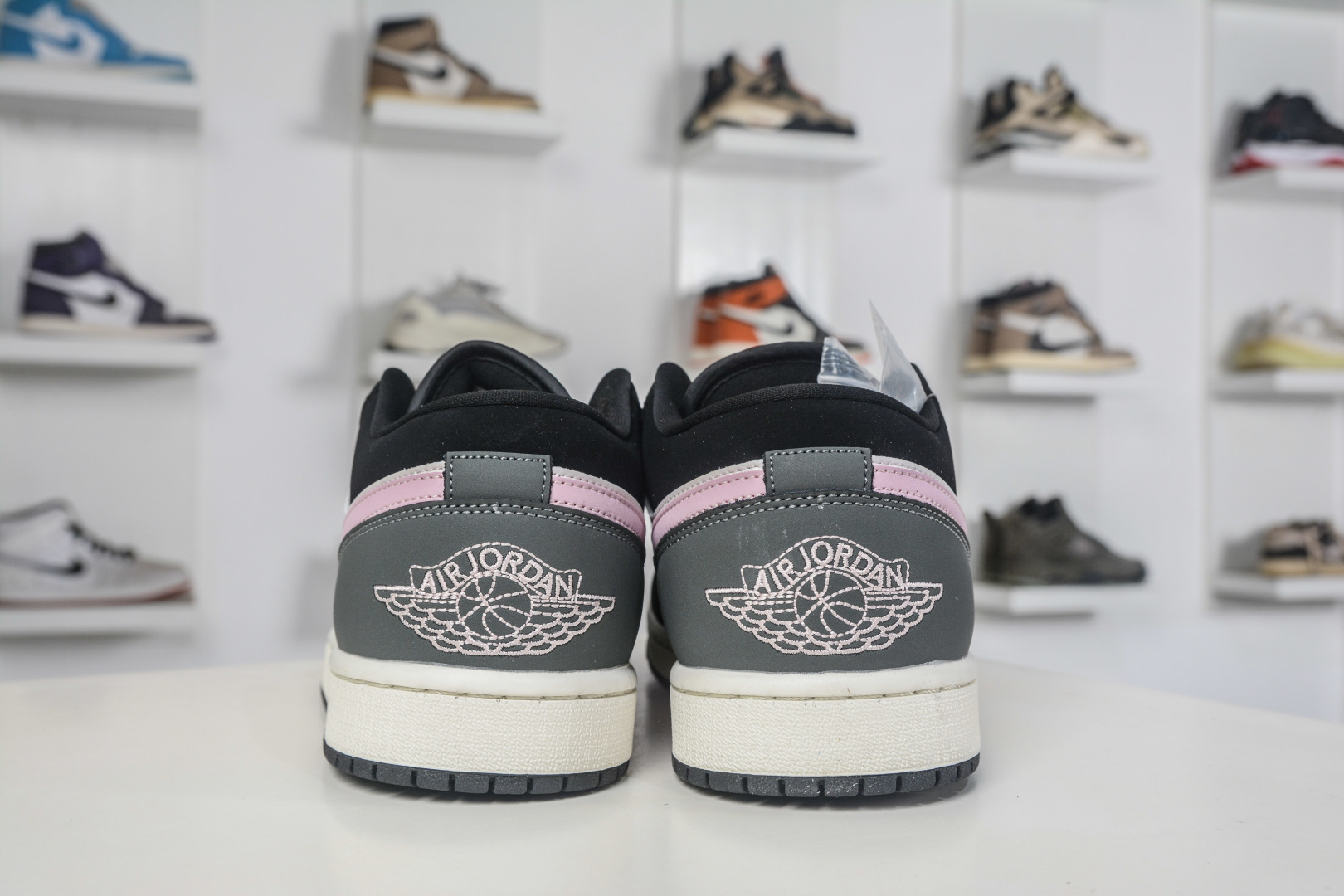 Air Jordan 1 Low 黑雾粉 AJ1 低帮休闲板鞋 II3788-003 Air Jordan 1 Low 黑雾粉 AJ1 低帮休闲板鞋 II3788-003