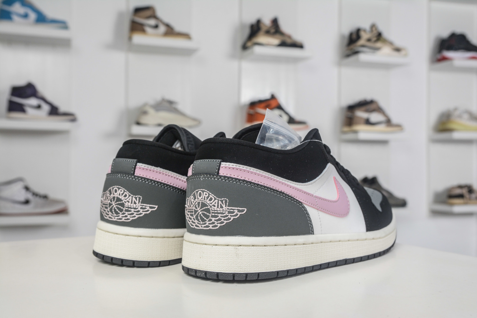 Air Jordan 1 Low 黑雾粉 AJ1 低帮休闲板鞋 II3788-003 Air Jordan 1 Low 黑雾粉 AJ1 低帮休闲板鞋 II3788-003