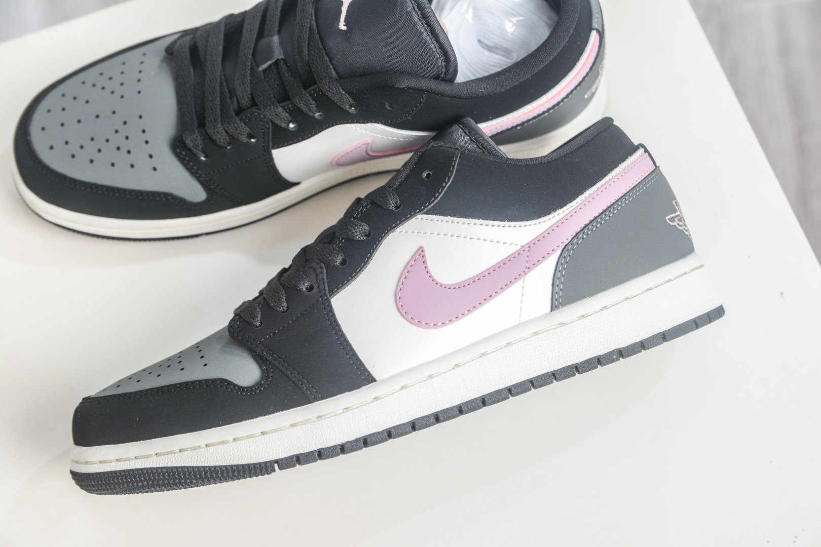 Air Jordan 1 Low 黑雾粉 AJ1 低帮休闲板鞋 II3788-003 Air Jordan 1 Low 黑雾粉 AJ1 低帮休闲板鞋 II3788-003
