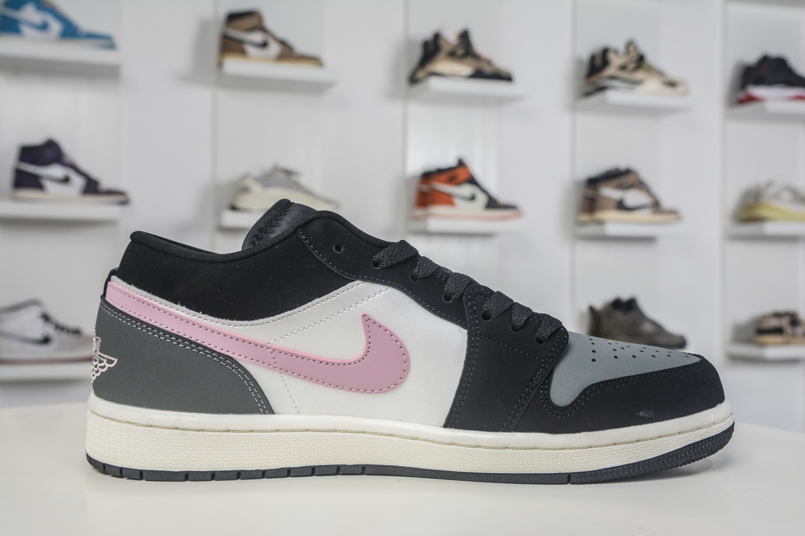 Air Jordan 1 Low 黑雾粉 AJ1 低帮休闲板鞋 II3788-003 Air Jordan 1 Low 黑雾粉 AJ1 低帮休闲板鞋 II3788-003