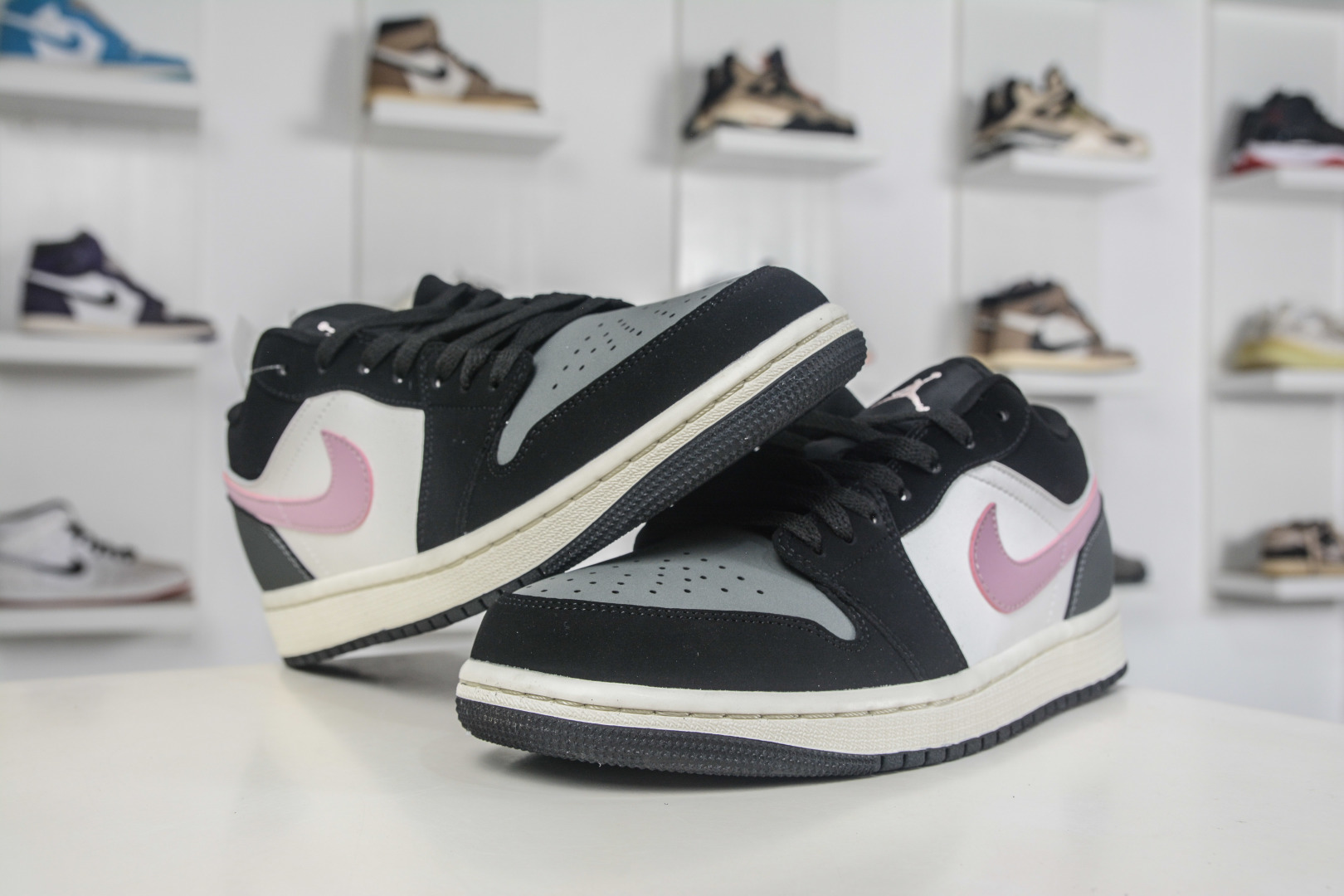 Air Jordan 1 Low 黑雾粉 AJ1 低帮休闲板鞋 II3788-003 Air Jordan 1 Low 黑雾粉 AJ1 低帮休闲板鞋 II3788-003