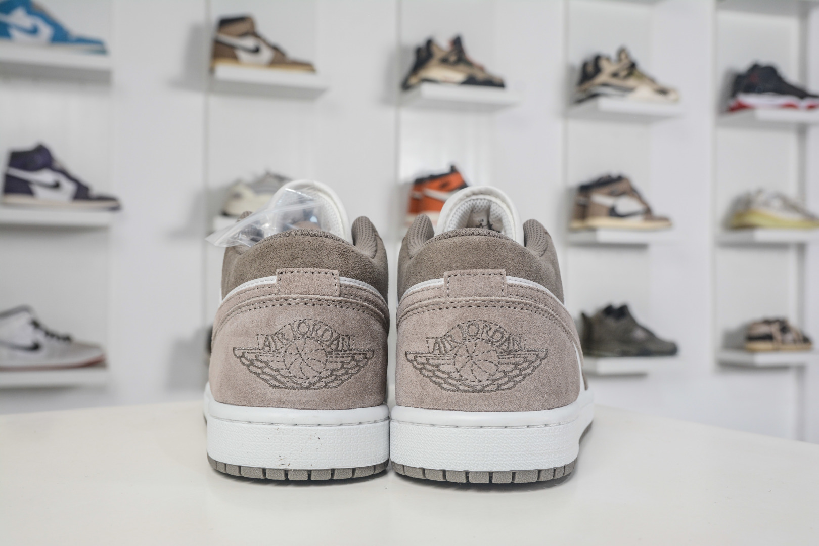 Air Jordan 1 Low 橄榄灰 AJ1 低帮休闲板鞋 553558-046 Air Jordan 1 Low 橄榄灰 AJ1 低帮休闲板鞋 553558-046