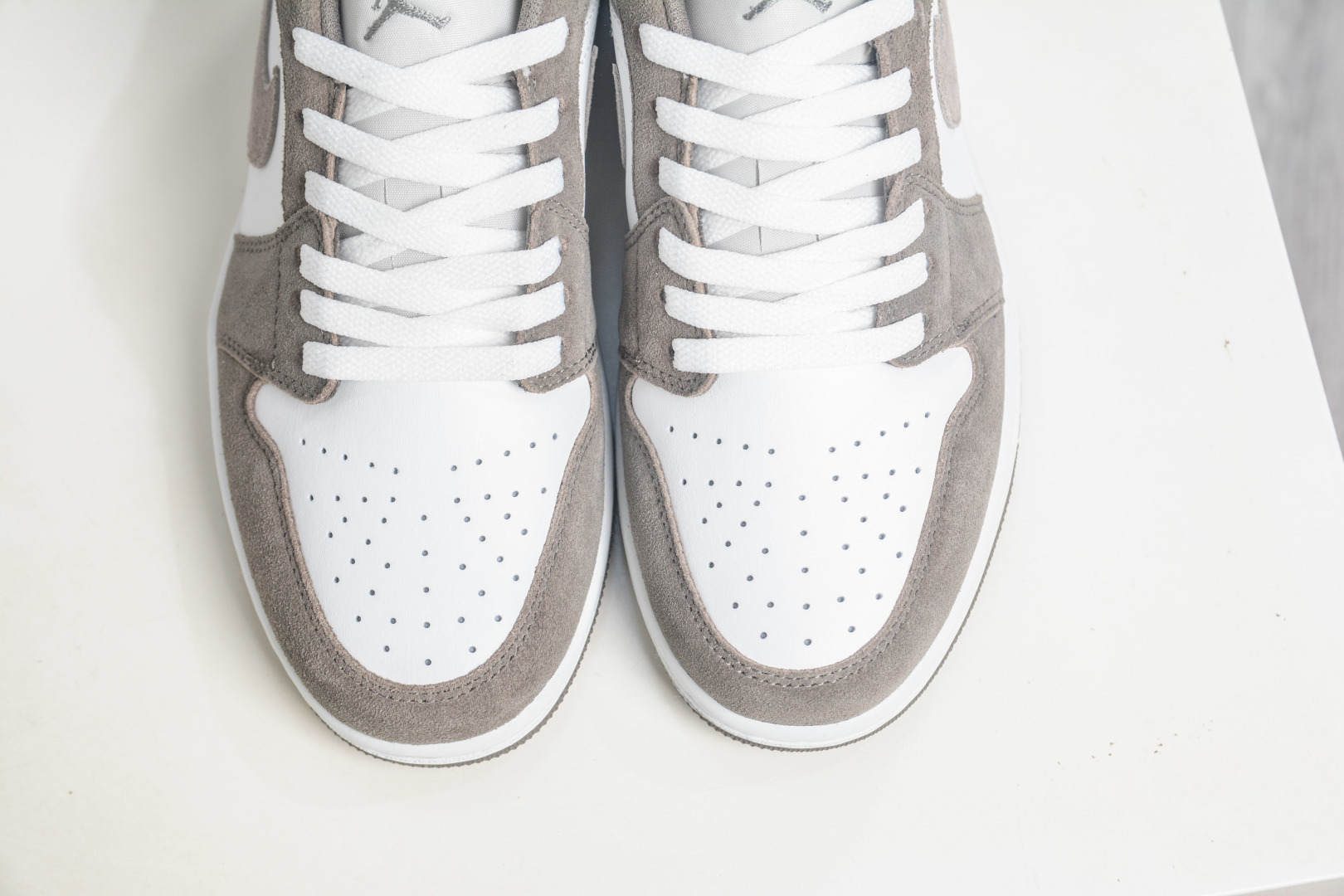Air Jordan 1 Low 橄榄灰 AJ1 低帮休闲板鞋 553558-046 Air Jordan 1 Low 橄榄灰 AJ1 低帮休闲板鞋 553558-046