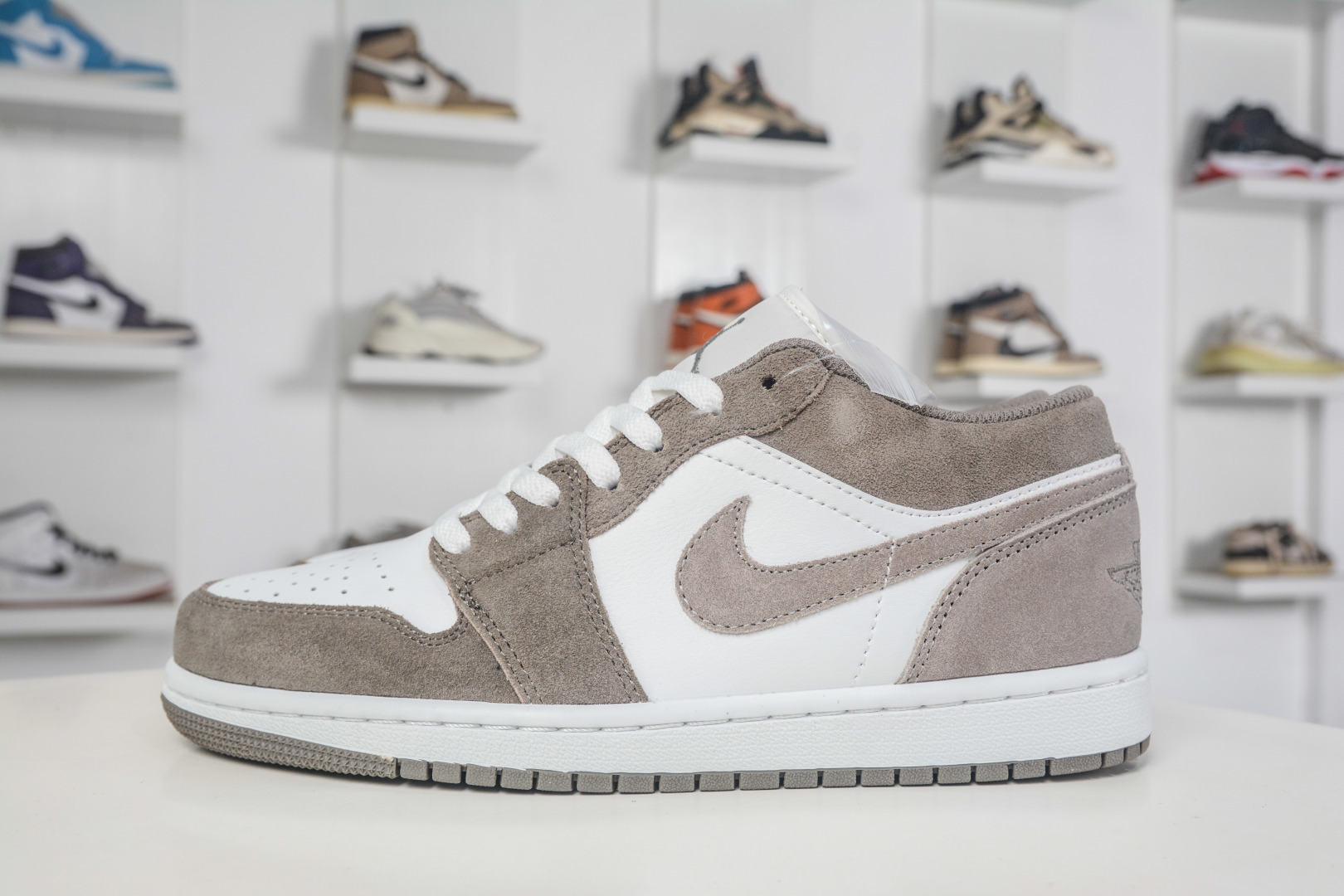 Air Jordan 1 Low 橄榄灰 AJ1 低帮休闲板鞋 553558-046 Air Jordan 1 Low 橄榄灰 AJ1 低帮休闲板鞋 553558-046
