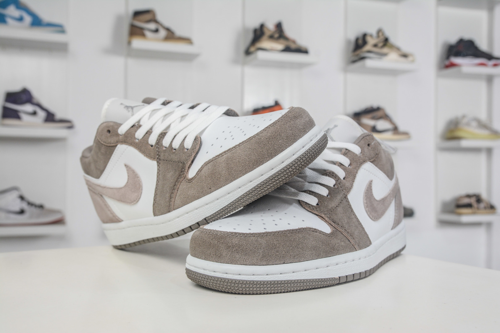 Air Jordan 1 Low 橄榄灰 AJ1 低帮休闲板鞋 553558-046 Air Jordan 1 Low 橄榄灰 AJ1 低帮休闲板鞋 553558-046