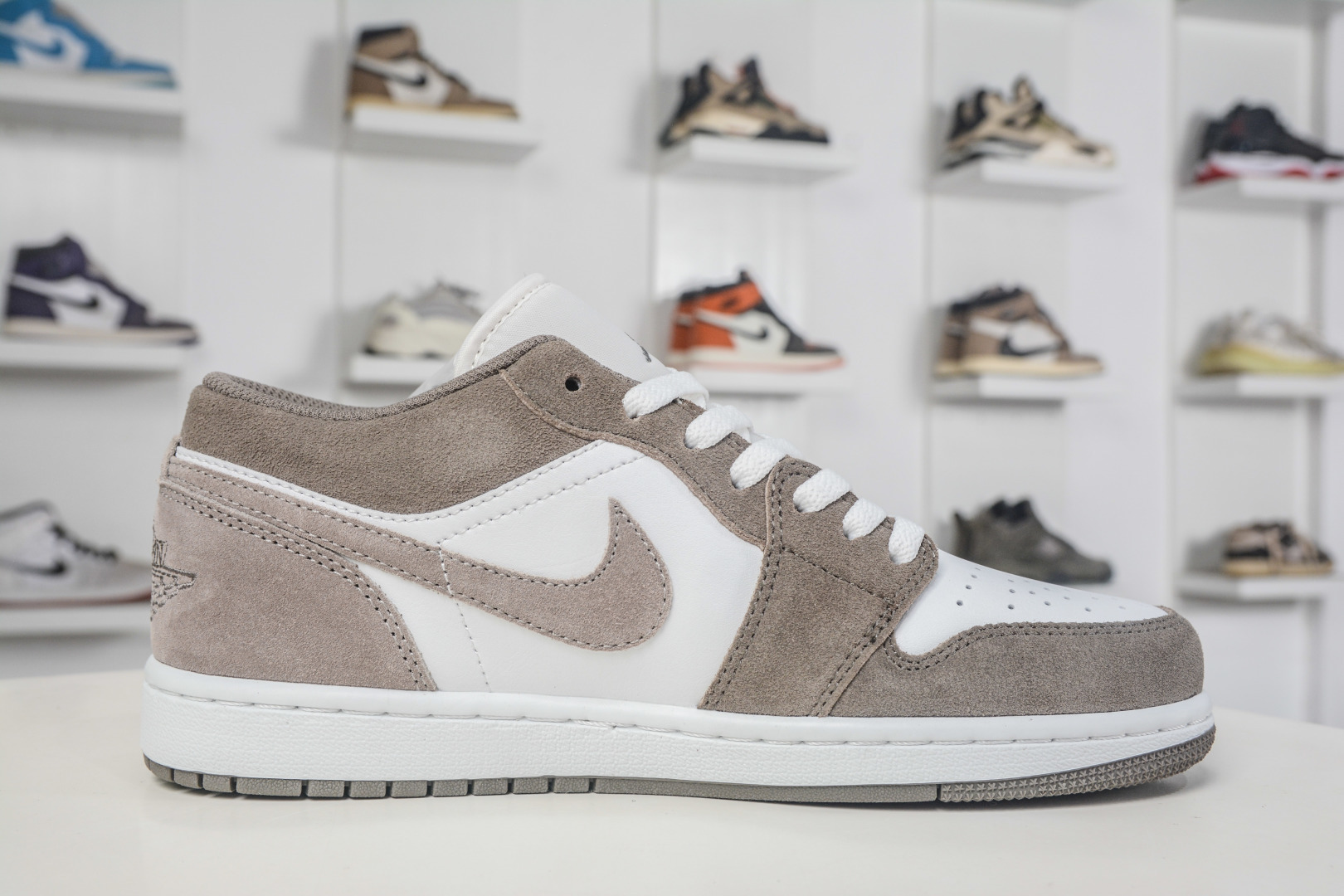 Air Jordan 1 Low 橄榄灰 AJ1 低帮休闲板鞋 553558-046 Air Jordan 1 Low 橄榄灰 AJ1 低帮休闲板鞋 553558-046