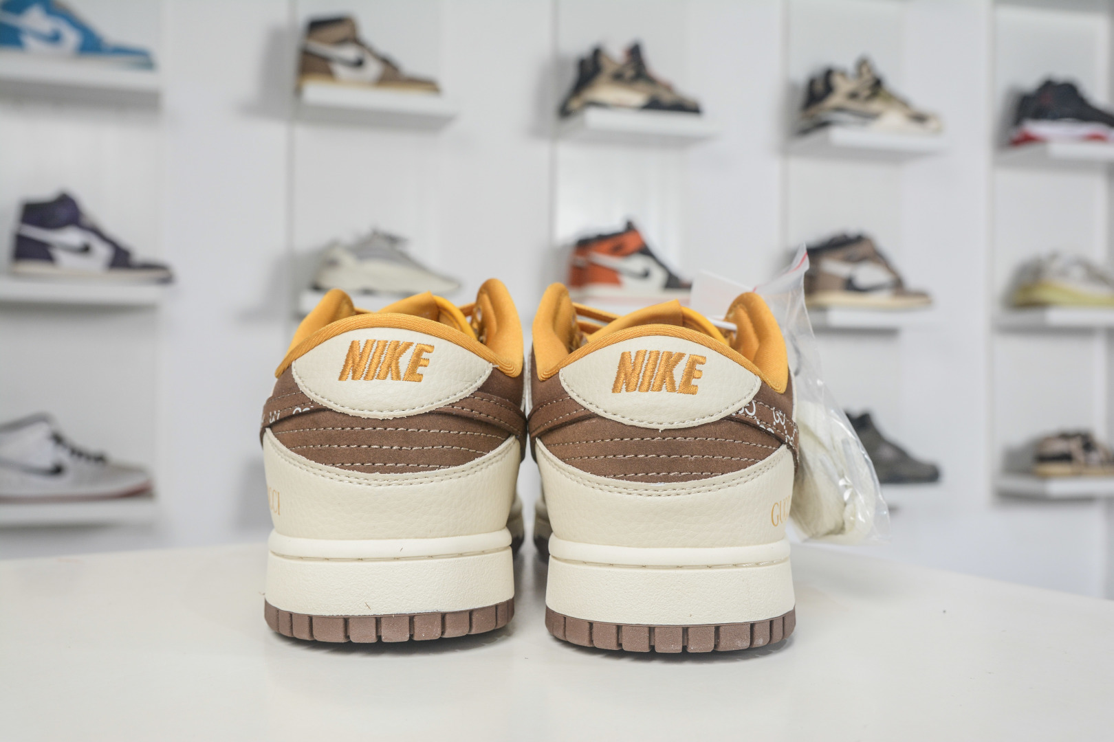270 Air Jordan 1 Retro Low x GUCCI 古驰联名-米白棕黄 SD8888-009-Chinese UA Cheap High Quatity Brand Clothes Bags handbags Sneakers wholesale wholesaler seller from China Factory suppliers Fashion Clothing Shoes best Quality Beautiful Price 270 Air Jordan 1 Retro Low x GUCCI 古驰联名-米白棕黄 SD8888-009