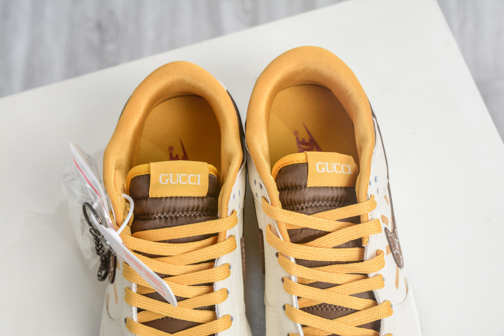 270 Air Jordan 1 Retro Low x GUCCI 古驰联名-米白棕黄 SD8888-009-Chinese UA Cheap High Quatity Brand Clothes Bags handbags Sneakers wholesale wholesaler seller from China Factory suppliers Fashion Clothing Shoes best Quality Beautiful Price 270 Air Jordan 1 Retro Low x GUCCI 古驰联名-米白棕黄 SD8888-009
