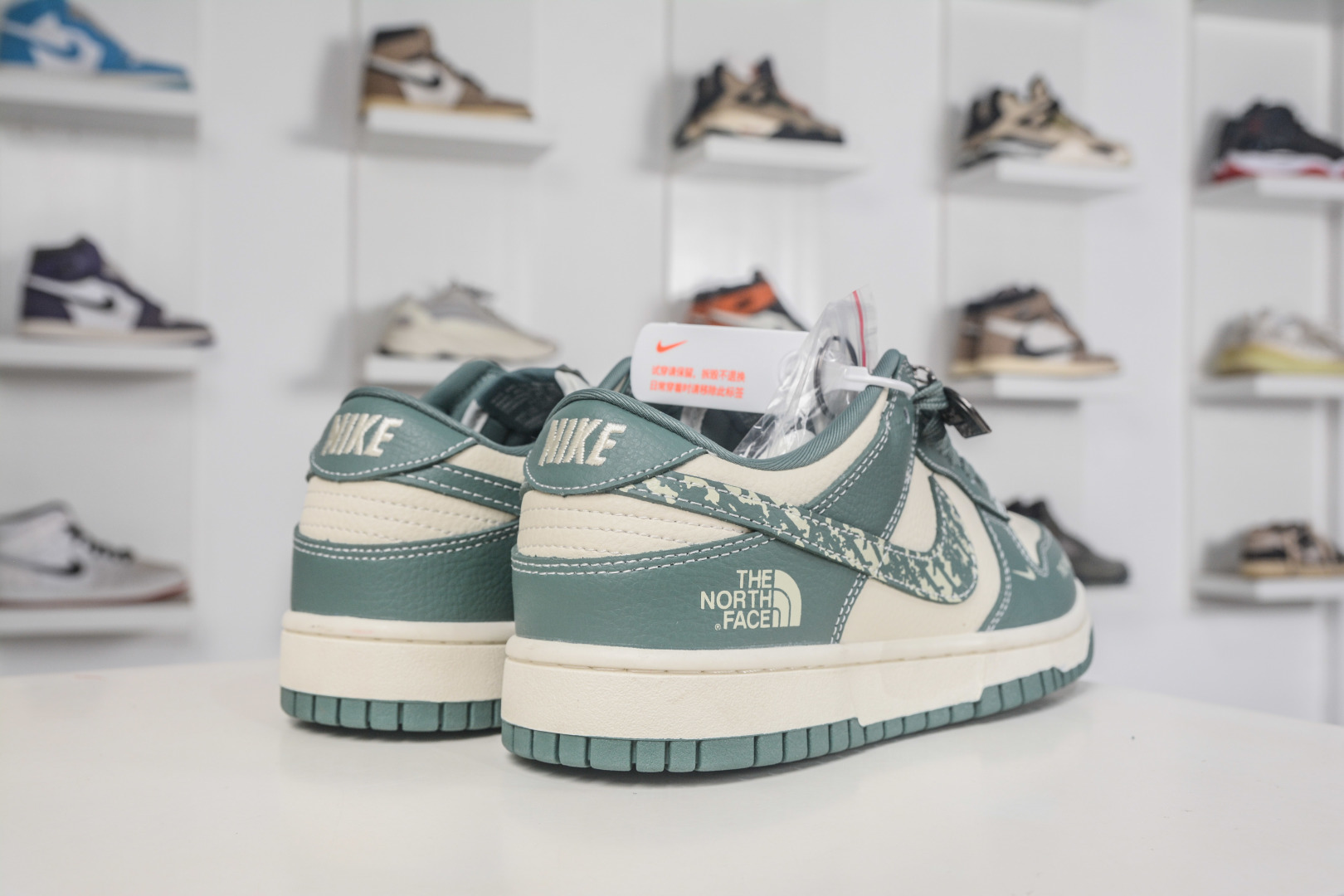 Nike SB Dunk Low x The North Face 北面联名-米白绿 SL8888-003 Nike SB Dunk Low x The North Face 北面联名-米白绿 SL8888-003