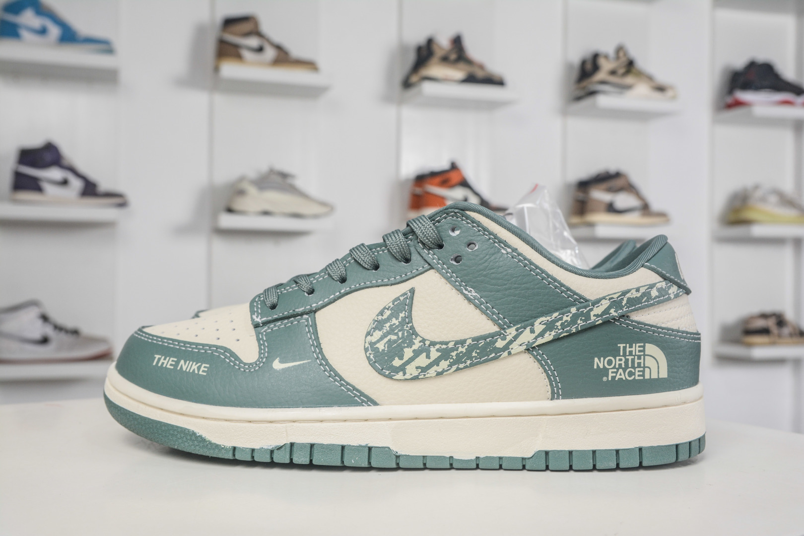 Nike SB Dunk Low x The North Face 北面联名-米白绿 SL8888-003 Nike SB Dunk Low x The North Face 北面联名-米白绿 SL8888-003