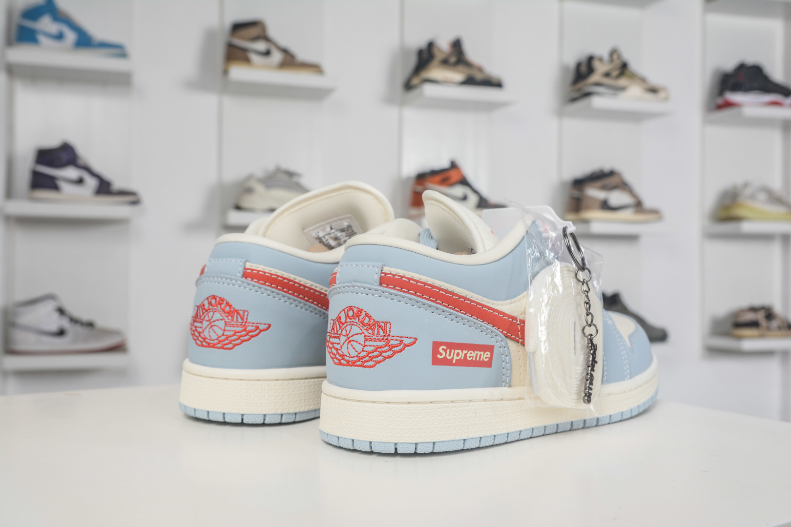 Air Jordan 1 Retro Low x Supreme SUP联名-白浅蓝红钩 QJ1988-012 Air Jordan 1 Retro Low x Supreme SUP联名-白浅蓝红钩 QJ1988-012