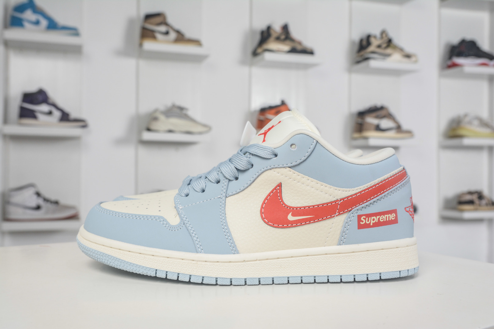 Air Jordan 1 Retro Low x Supreme SUP联名-白浅蓝红钩 QJ1988-012 Air Jordan 1 Retro Low x Supreme SUP联名-白浅蓝红钩 QJ1988-012
